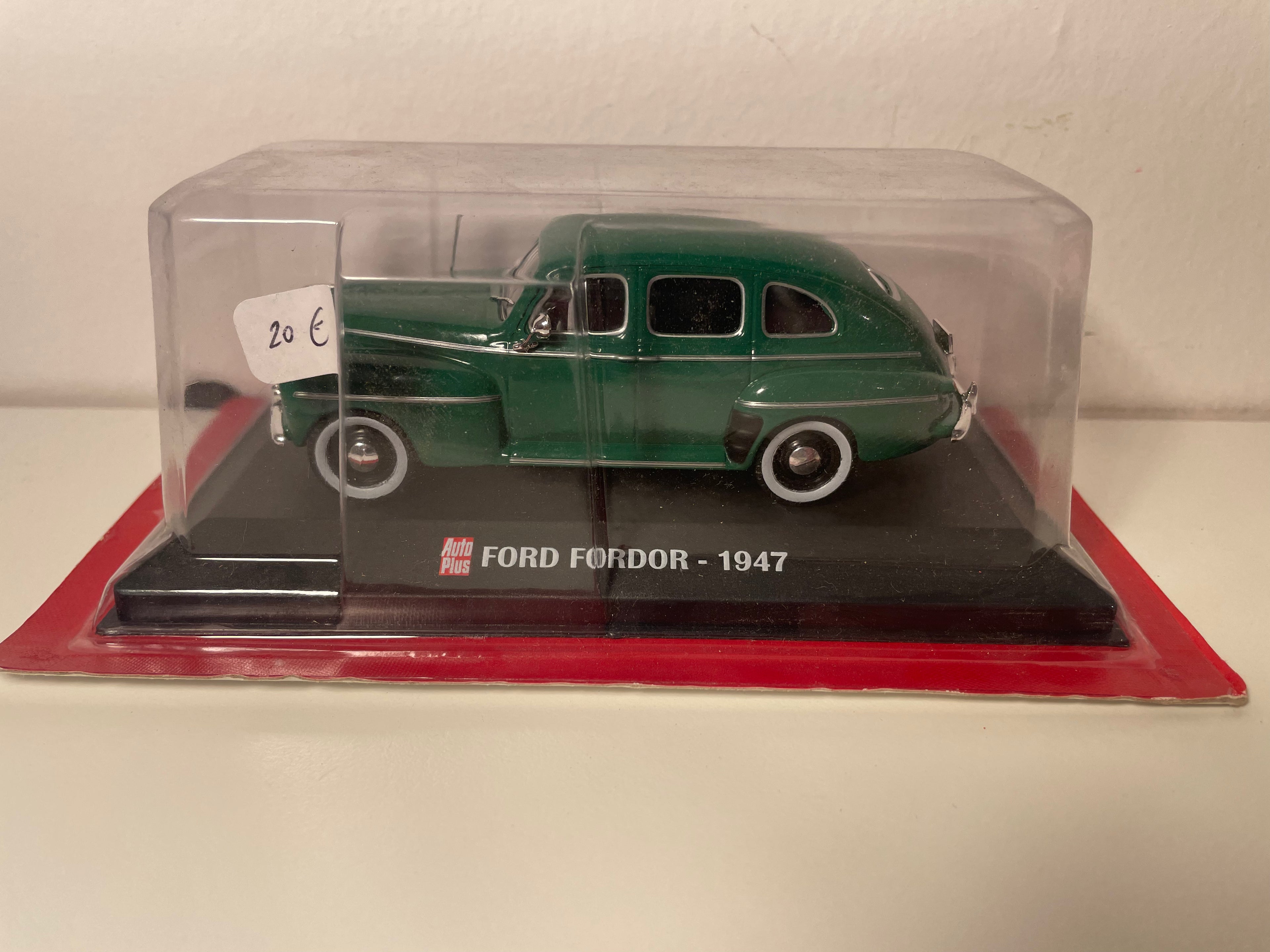 Ford Fordor gréng aus 1947 - Auto Plus