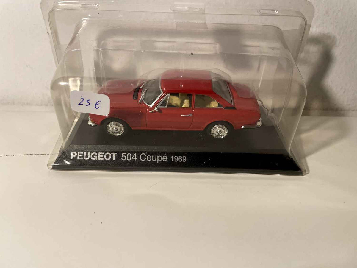 Rode Peugeot 504 coupé uit 1969