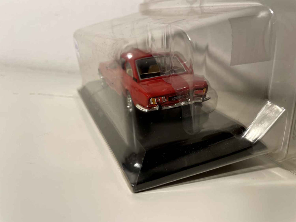 Rode Peugeot 504 coupé uit 1969