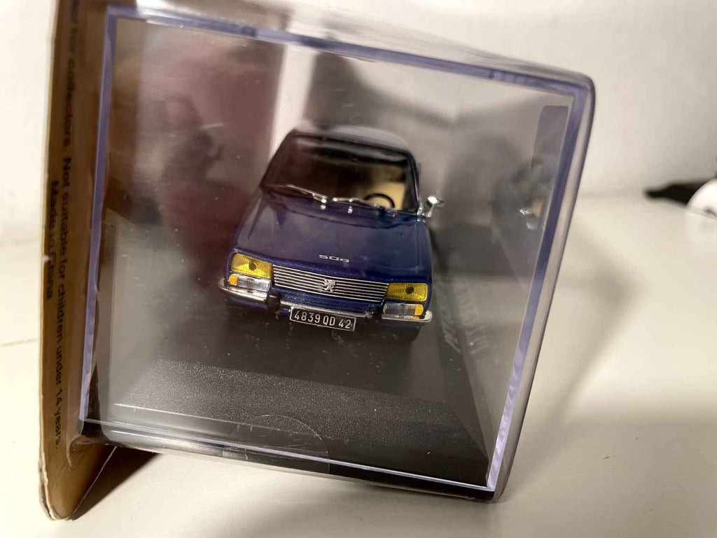 Peugeot 504 bleue de 1969