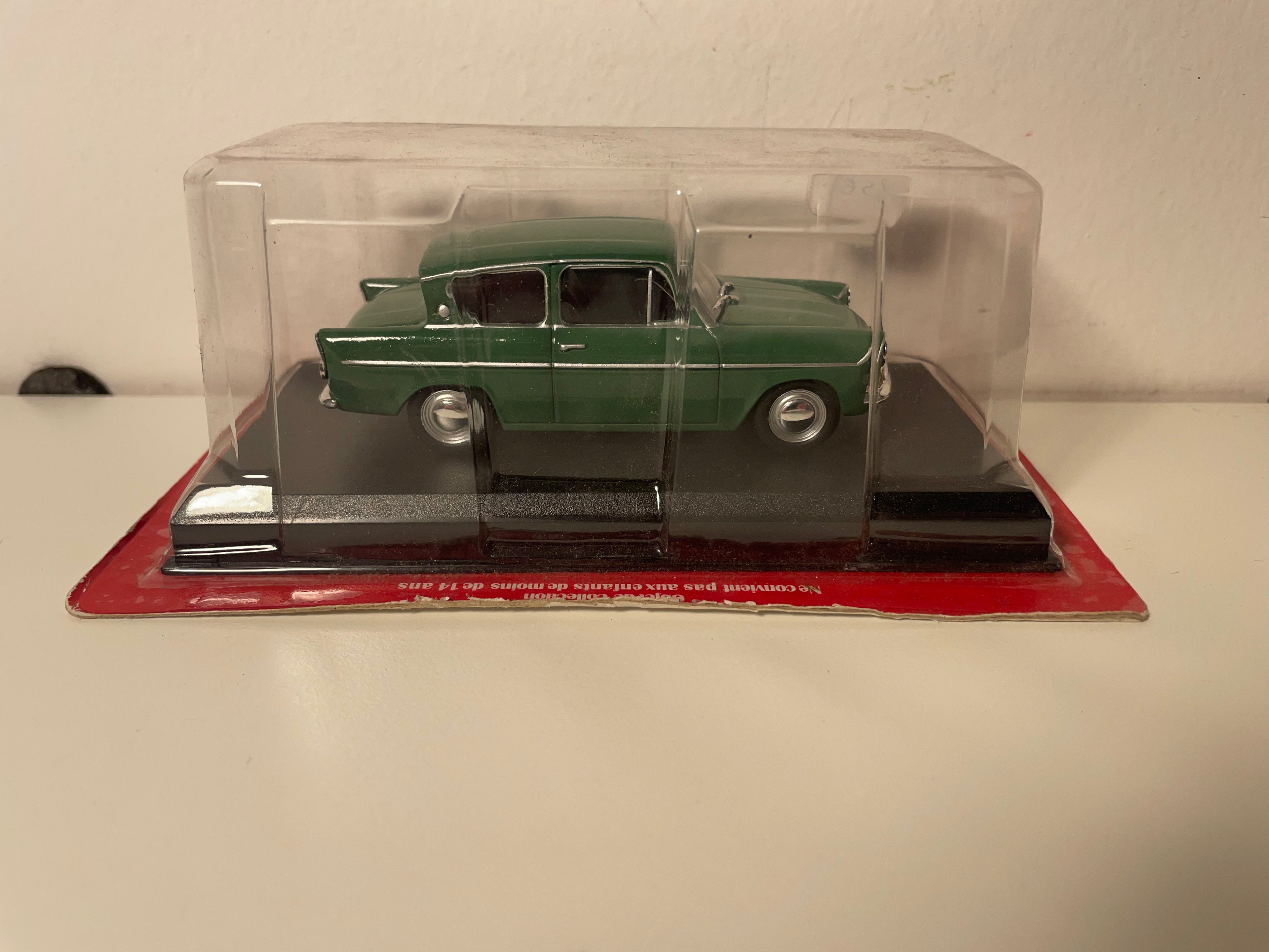 Ford Anglia verde de 1960 - Auto Plus
