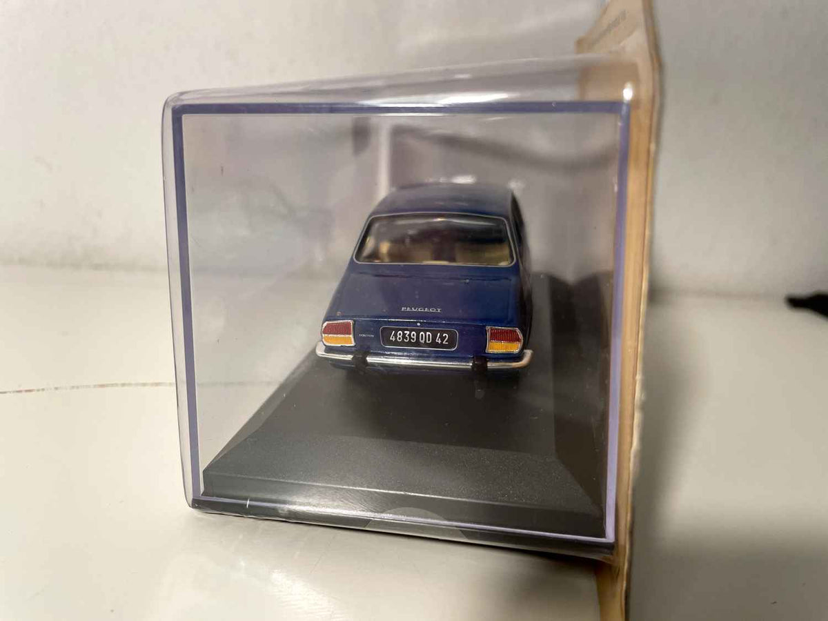 Peugeot 504 bleue de 1969