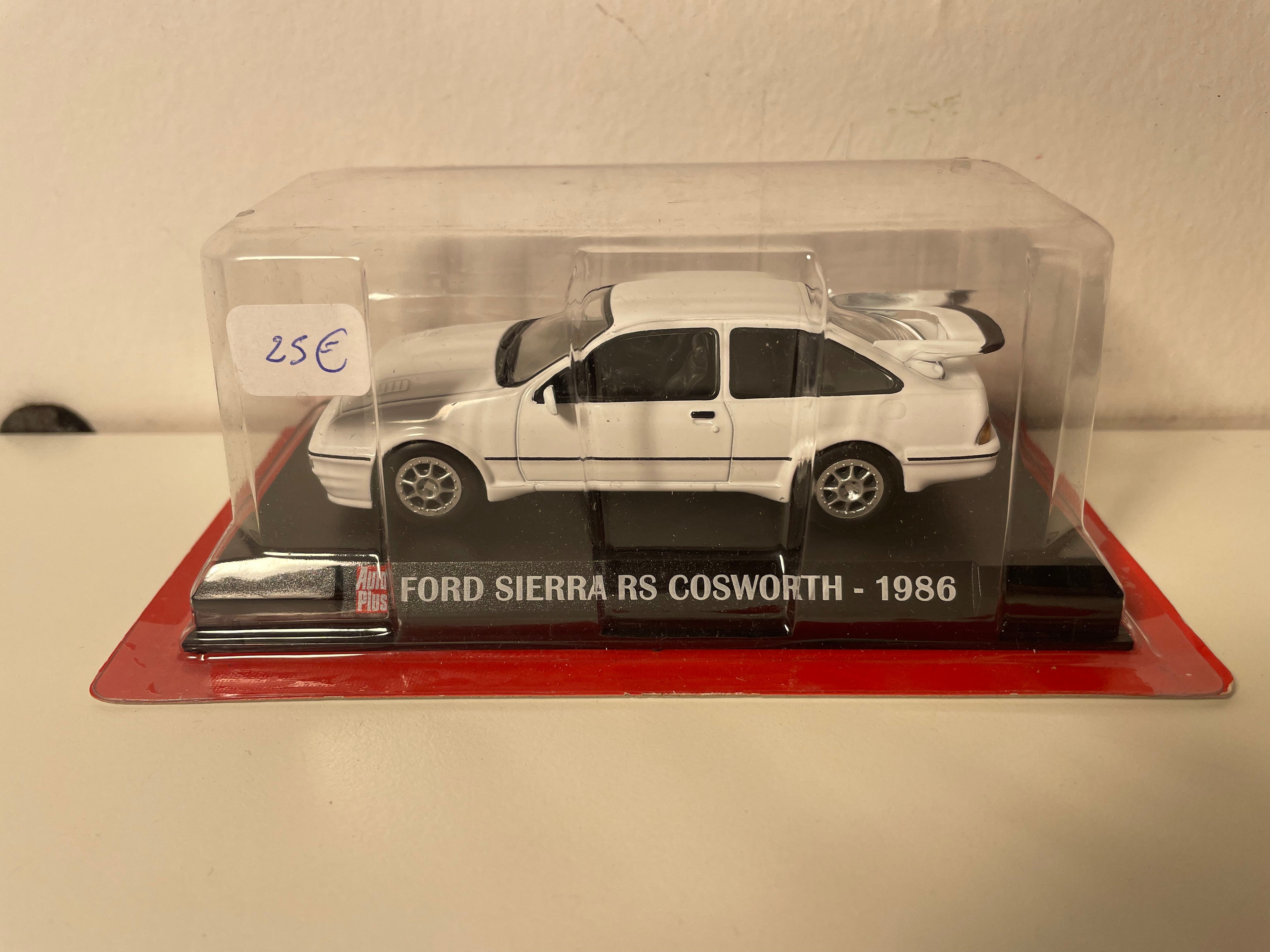 Ford Sierra RS Cosworth blanca de 1986 - Auto Plus