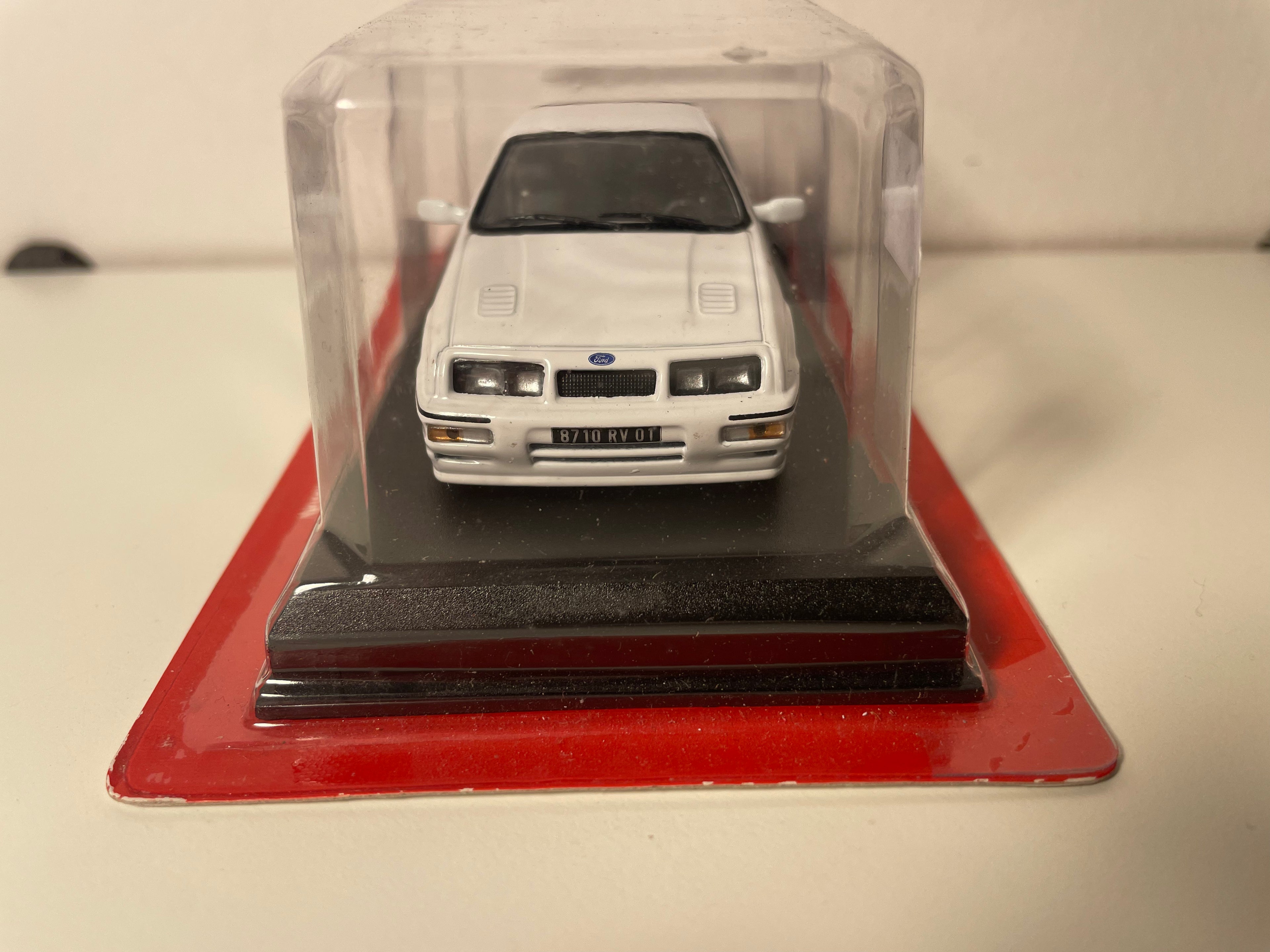 Ford Sierra RS Cosworth blanca de 1986 - Auto Plus