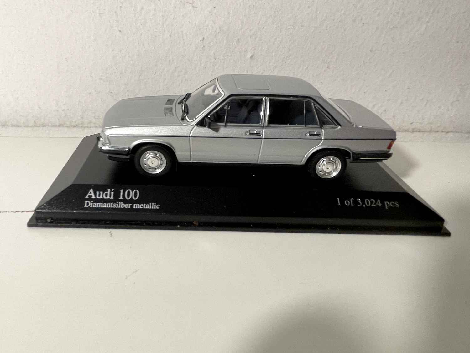 Audi 100 GL grise de 1979 - MINICHAMPS