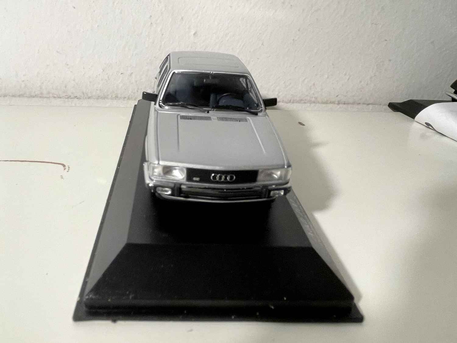 Audi 100 GL grise de 1979 - MINICHAMPS