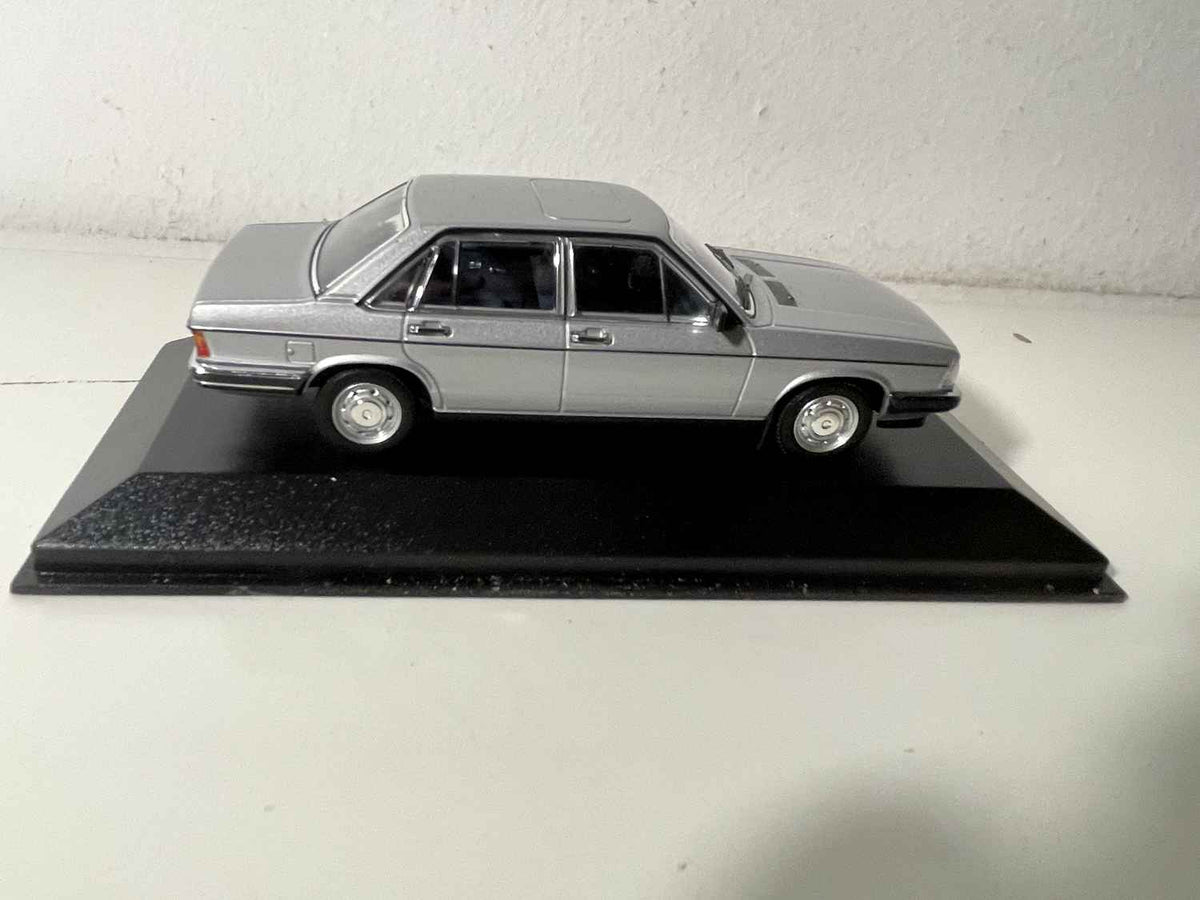 Audi 100 GL grise de 1979 - MINICHAMPS