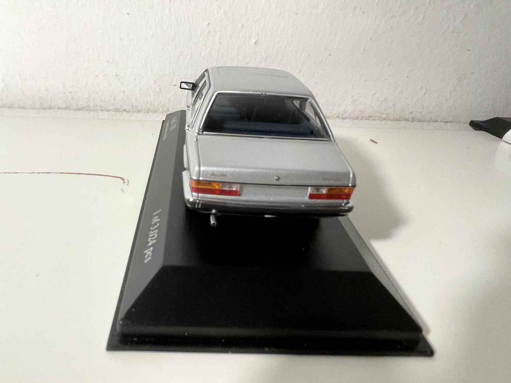 Audi 100 GL grise de 1979 - MINICHAMPS