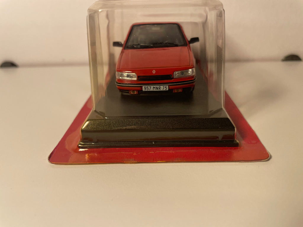 Renault 21 GTS ciemnoczerwony z 1990 roku - Auto Plus
