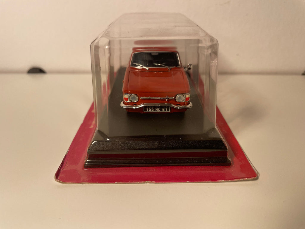 Renault 10 brązowy z 1967 - Auto Plus