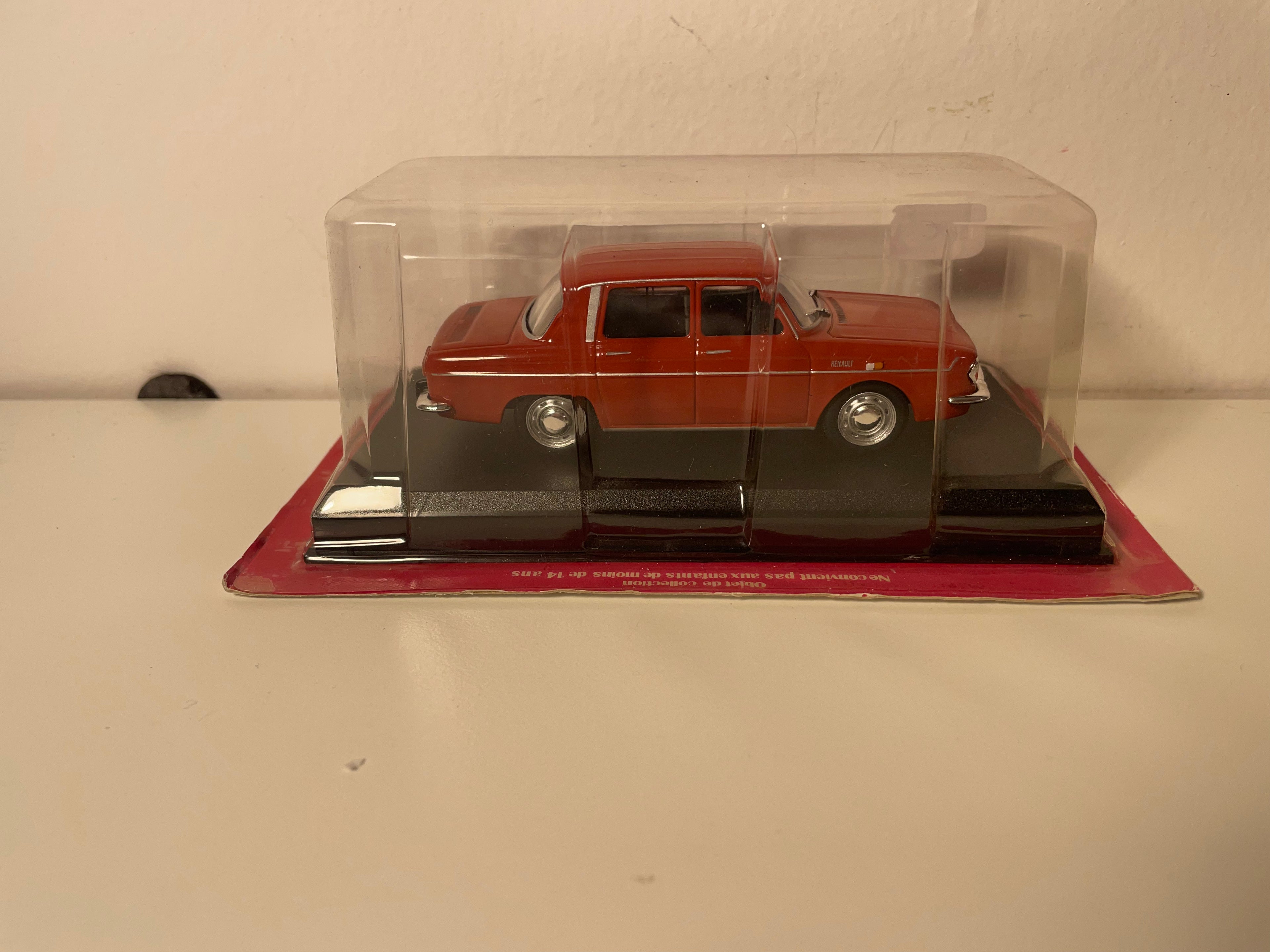 Renault 10 brązowy z 1967 - Auto Plus