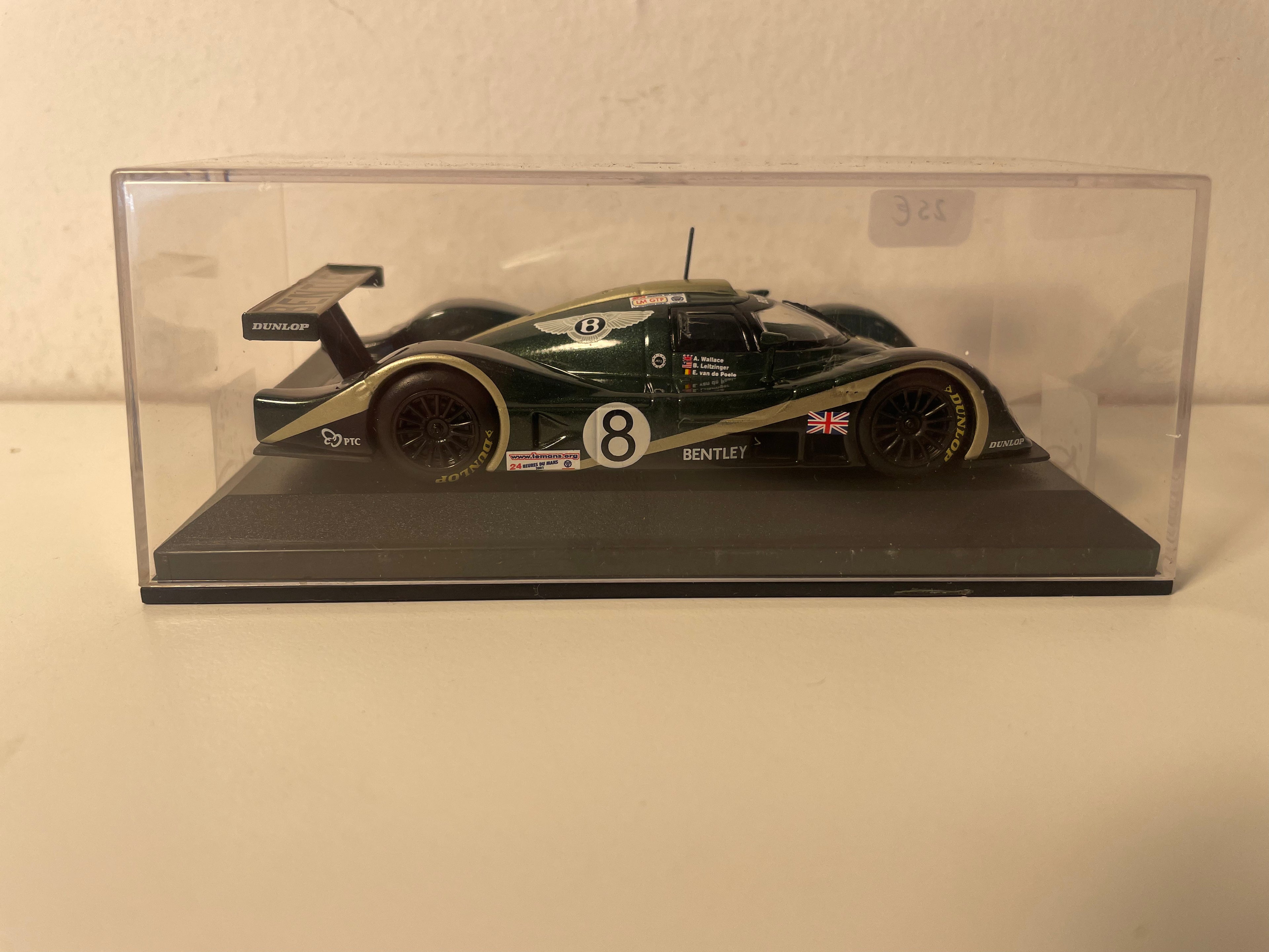 Bentley EXP8 verde número 8 (24 Horas de Le Mans de 2001)