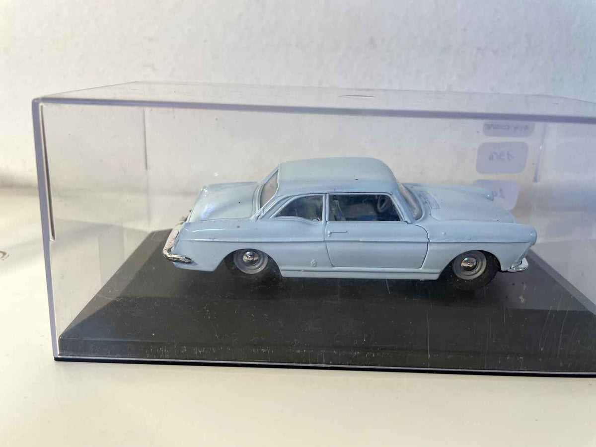 1964 Hellblaue Peugeot 404 Coupé - ELIGOR