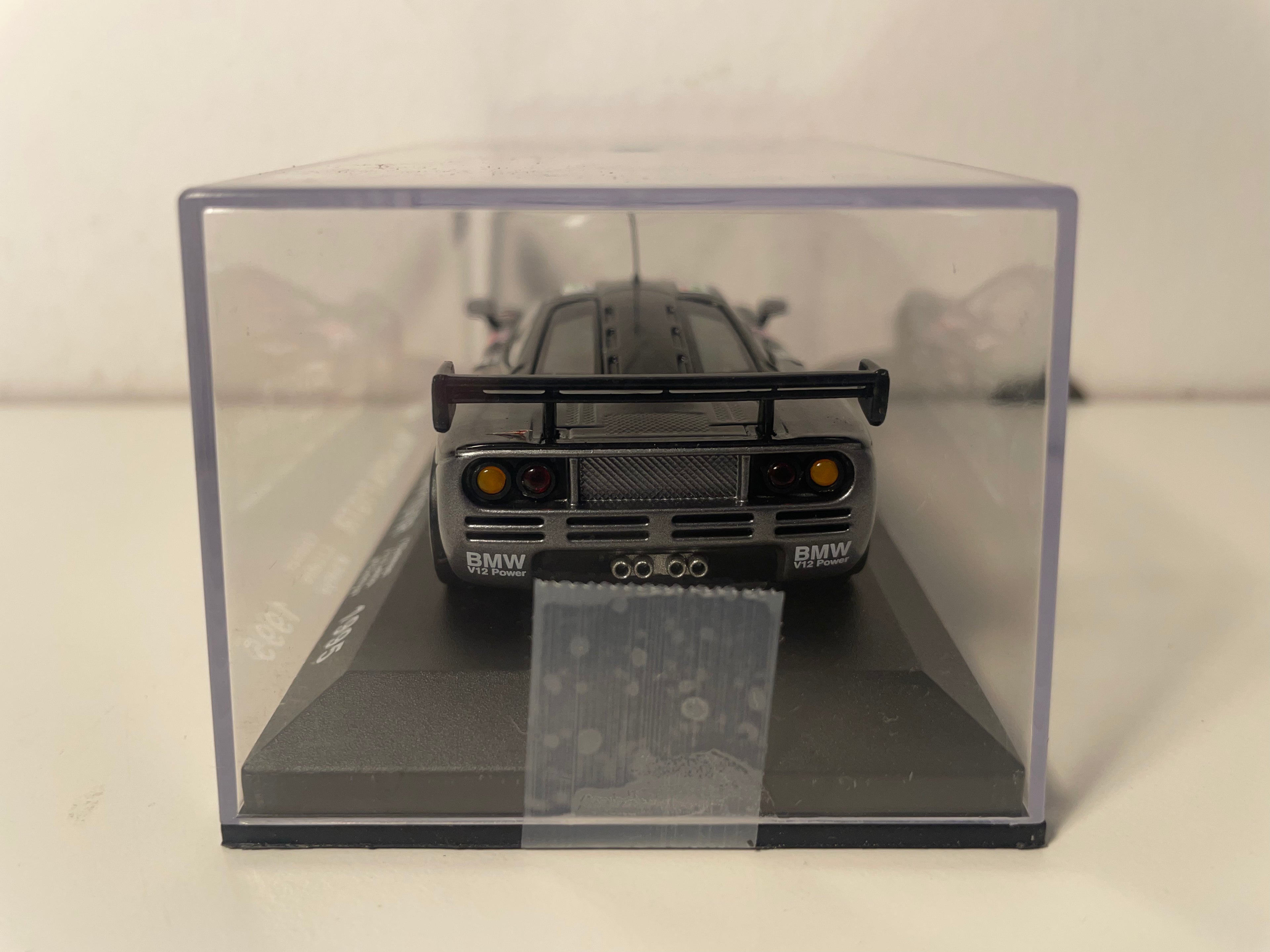 Czarny McLaren F1 GTR numer 59 (24-godzinny wyścig Le Mans z 1995 r.)