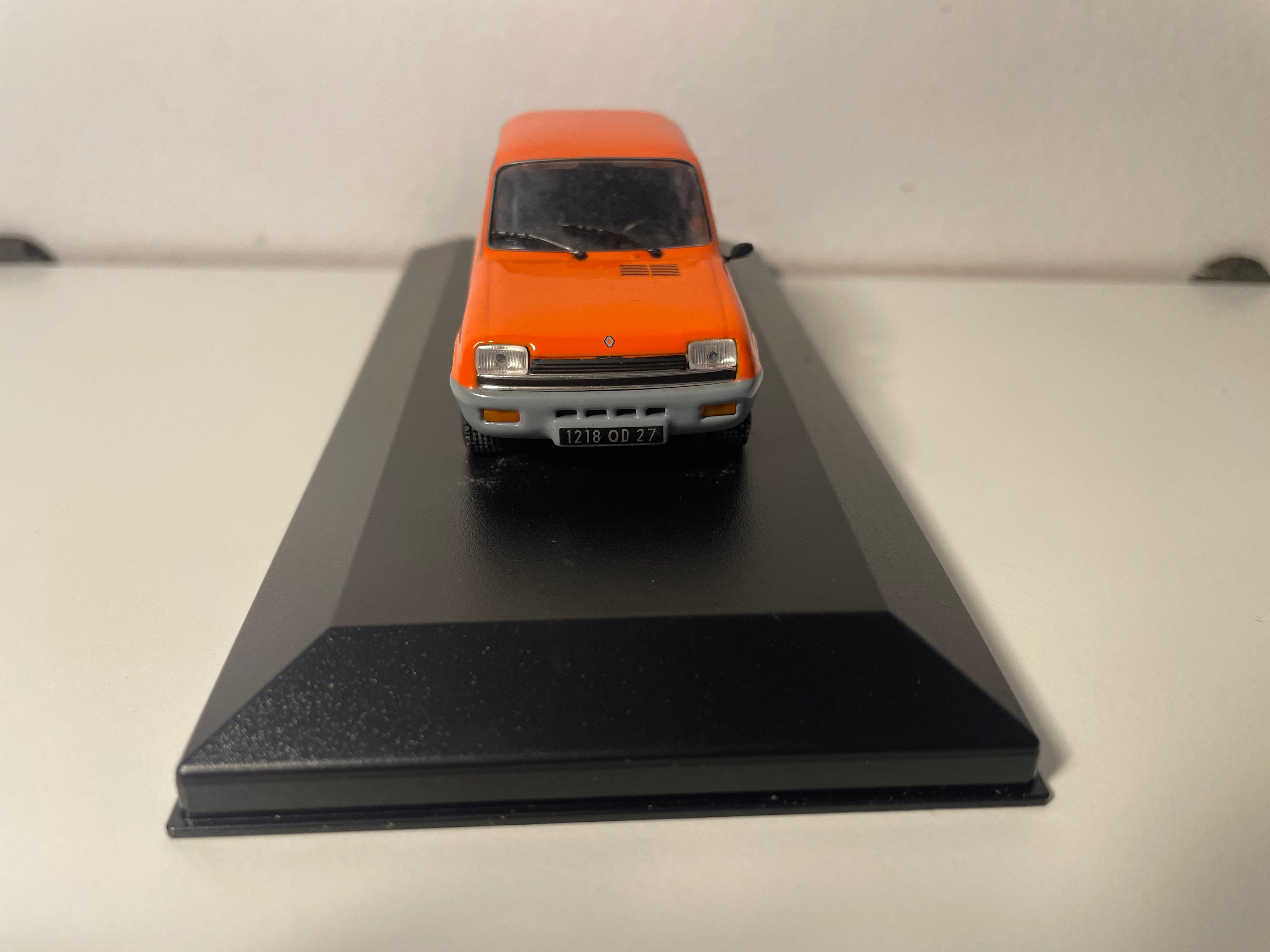 Renault 5 orange