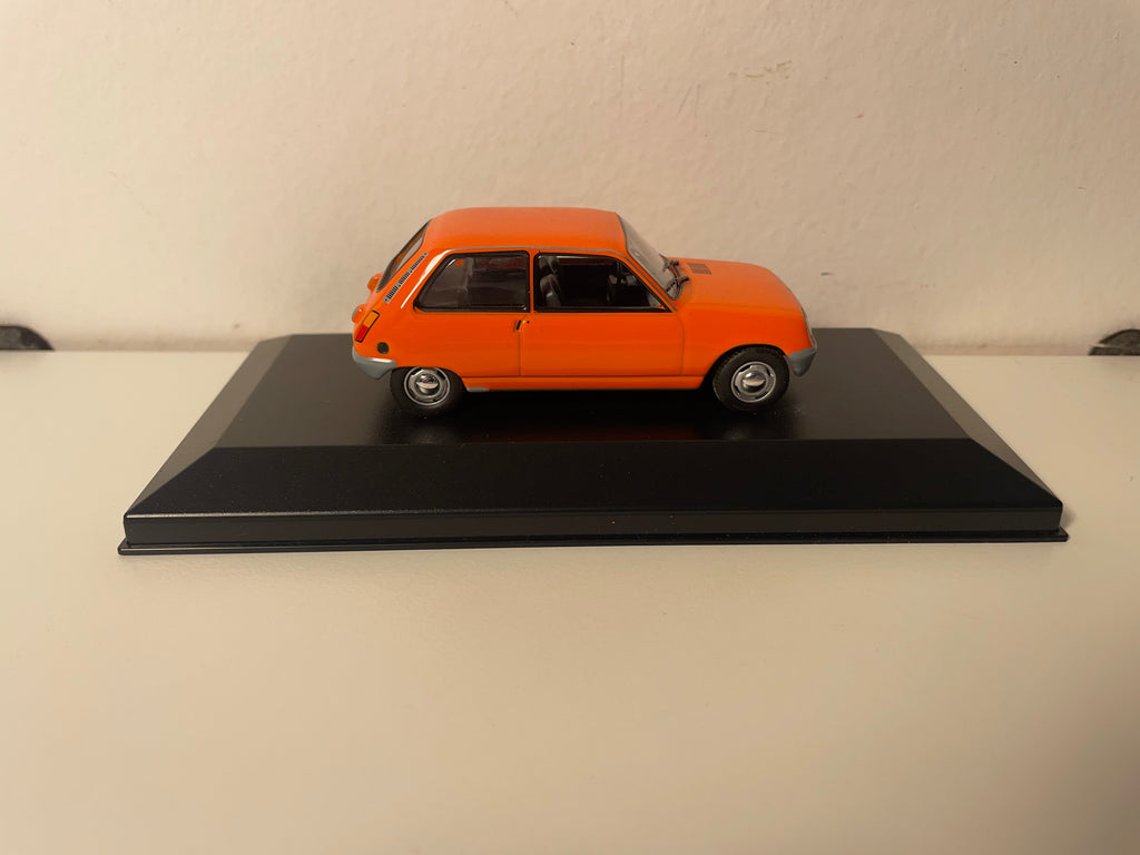 Renault 5 orange