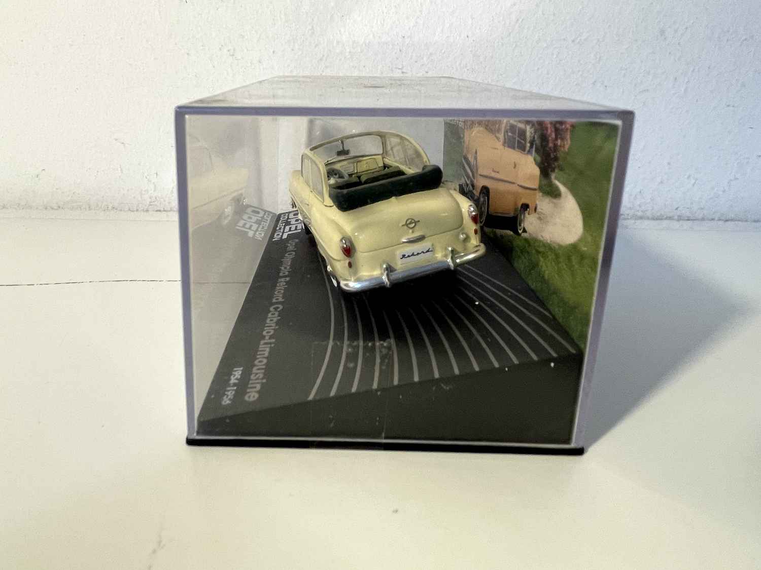 Opel Olympia Rekord Cabrio-Limousine beżowy z 1954 roku