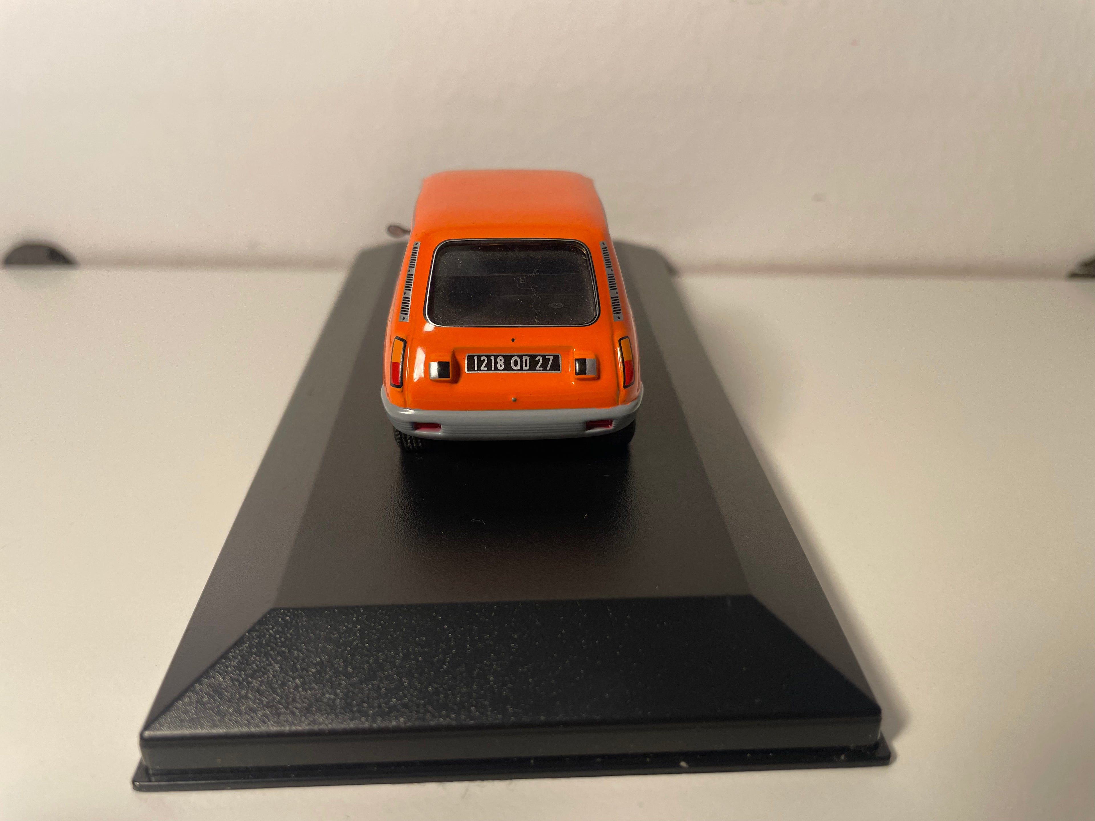 Renault 5 orange