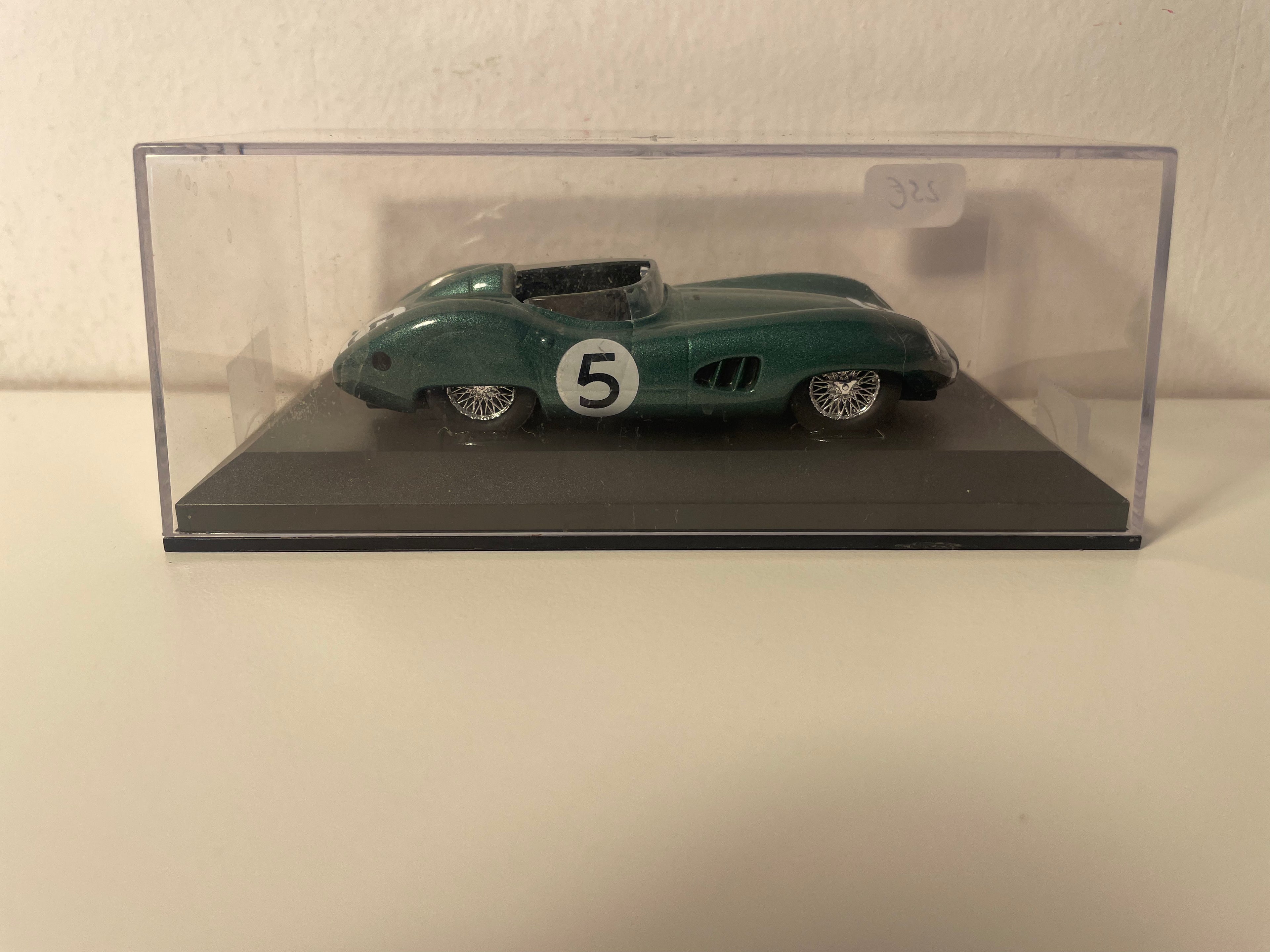 Groene Aston Martin DBR1 nummer 5 - 24 uur van Le Mans