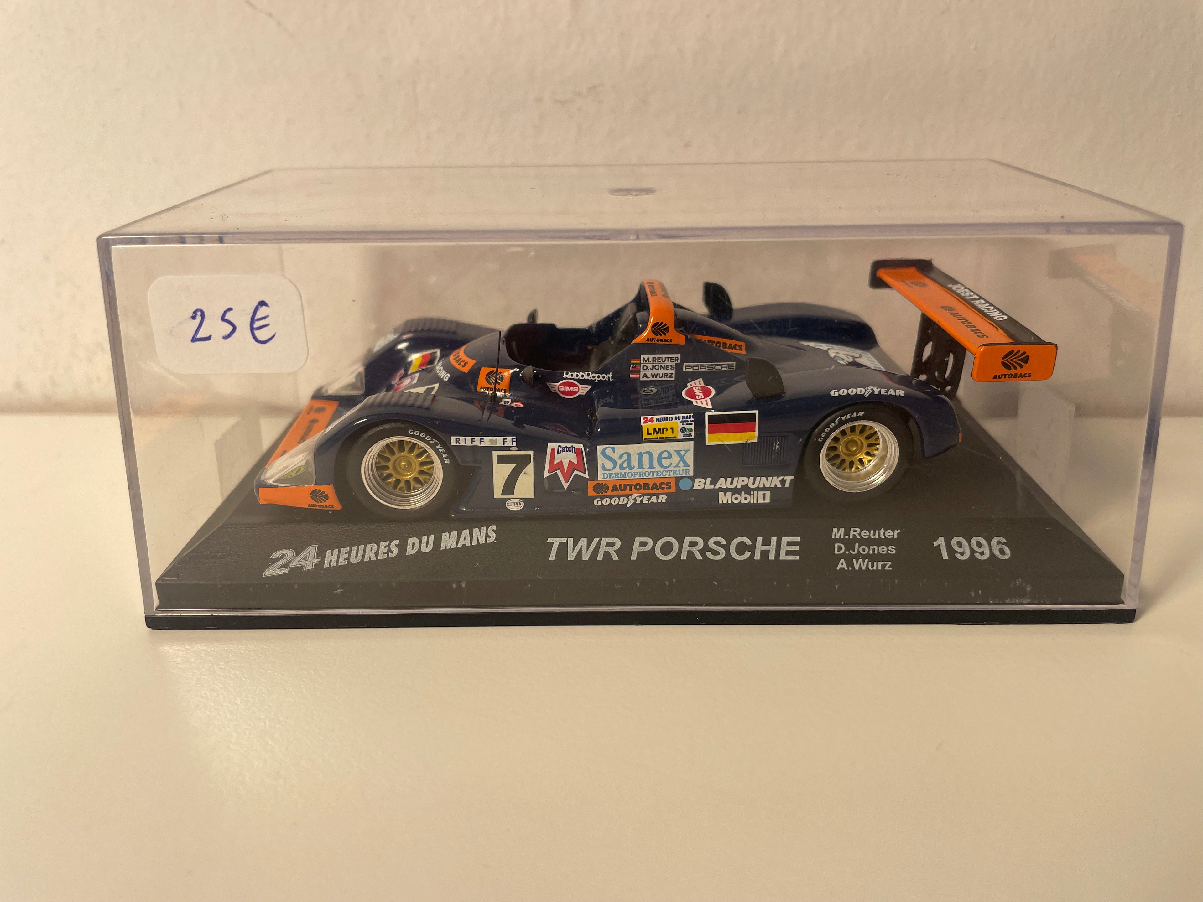 Porsche azul y naranja TWR número 7 (24 Horas de Le Mans de 1996)