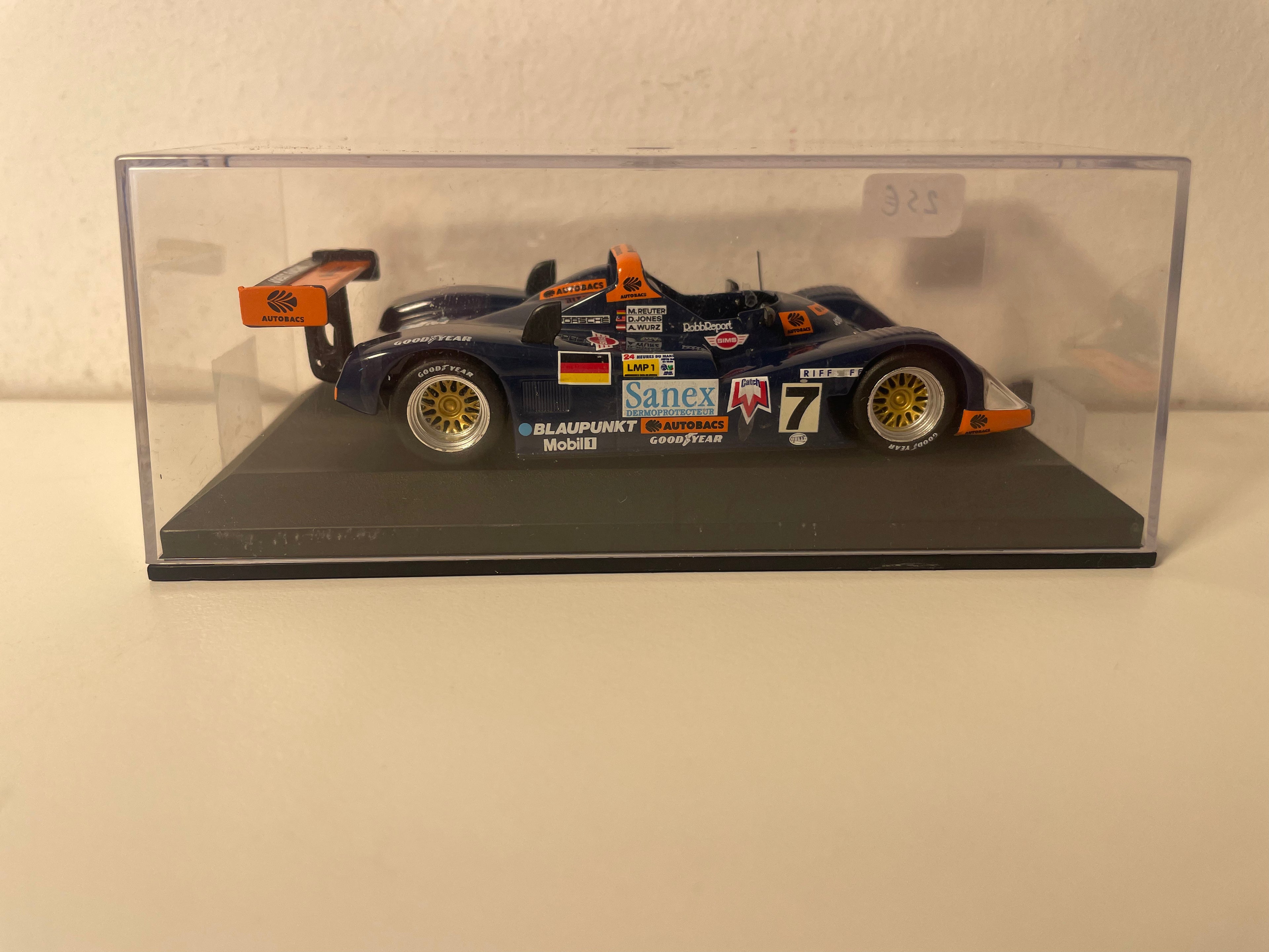 Porsche azul y naranja TWR número 7 (24 Horas de Le Mans de 1996)