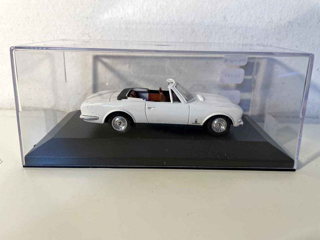 Peugeot 504 coupé V6 biała - SOLIDO
