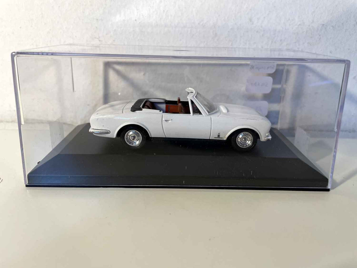 Peugeot 504 coupé V6 biała - SOLIDO