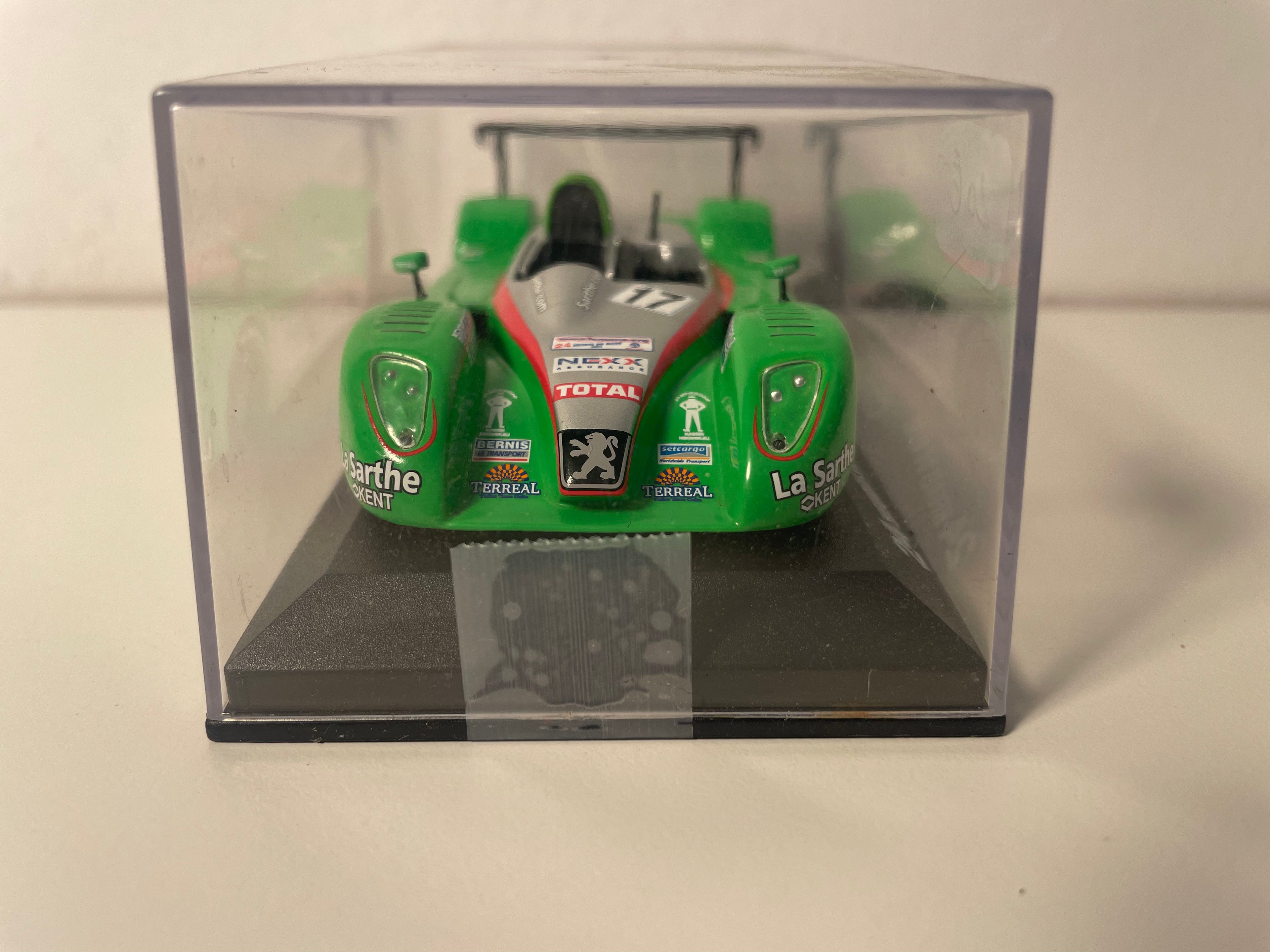 Zielono-szary Courage C60 numer 17 (24-godzinny wyścig Le Mans 2002)