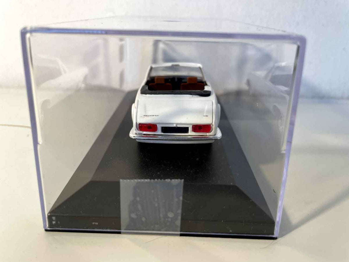 Peugeot 504 coupé V6 biała - SOLIDO