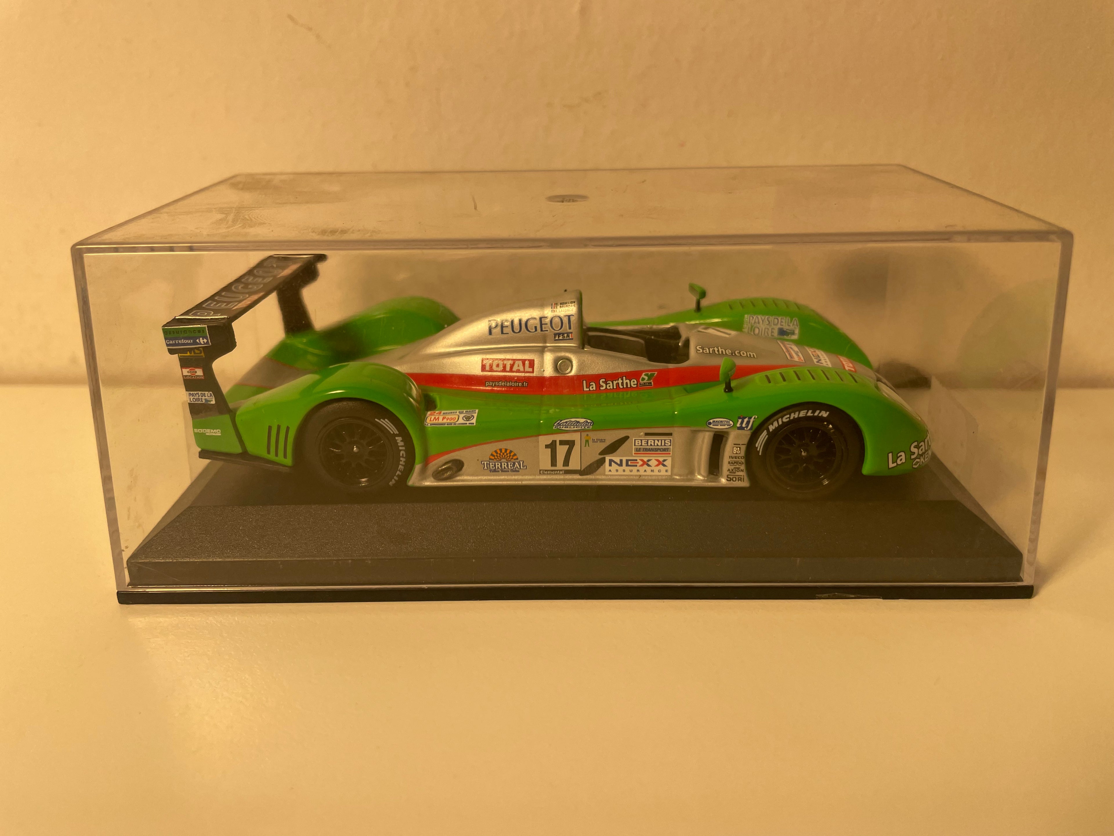 Zielono-szary Courage C60 numer 17 (24-godzinny wyścig Le Mans 2002)