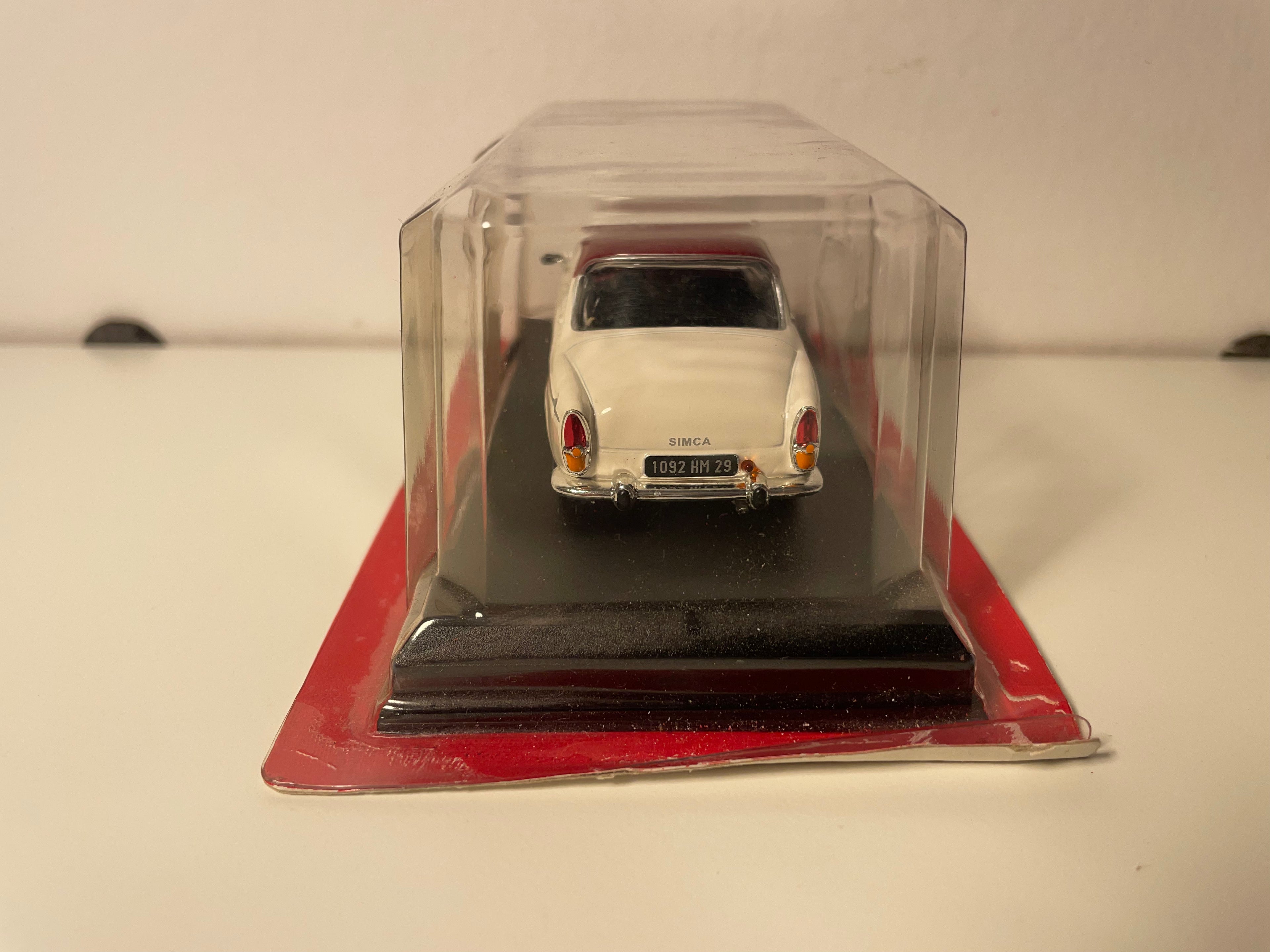 Simca P60 Monaco off-white with burgundy roof from 1962 (auto-Plus)