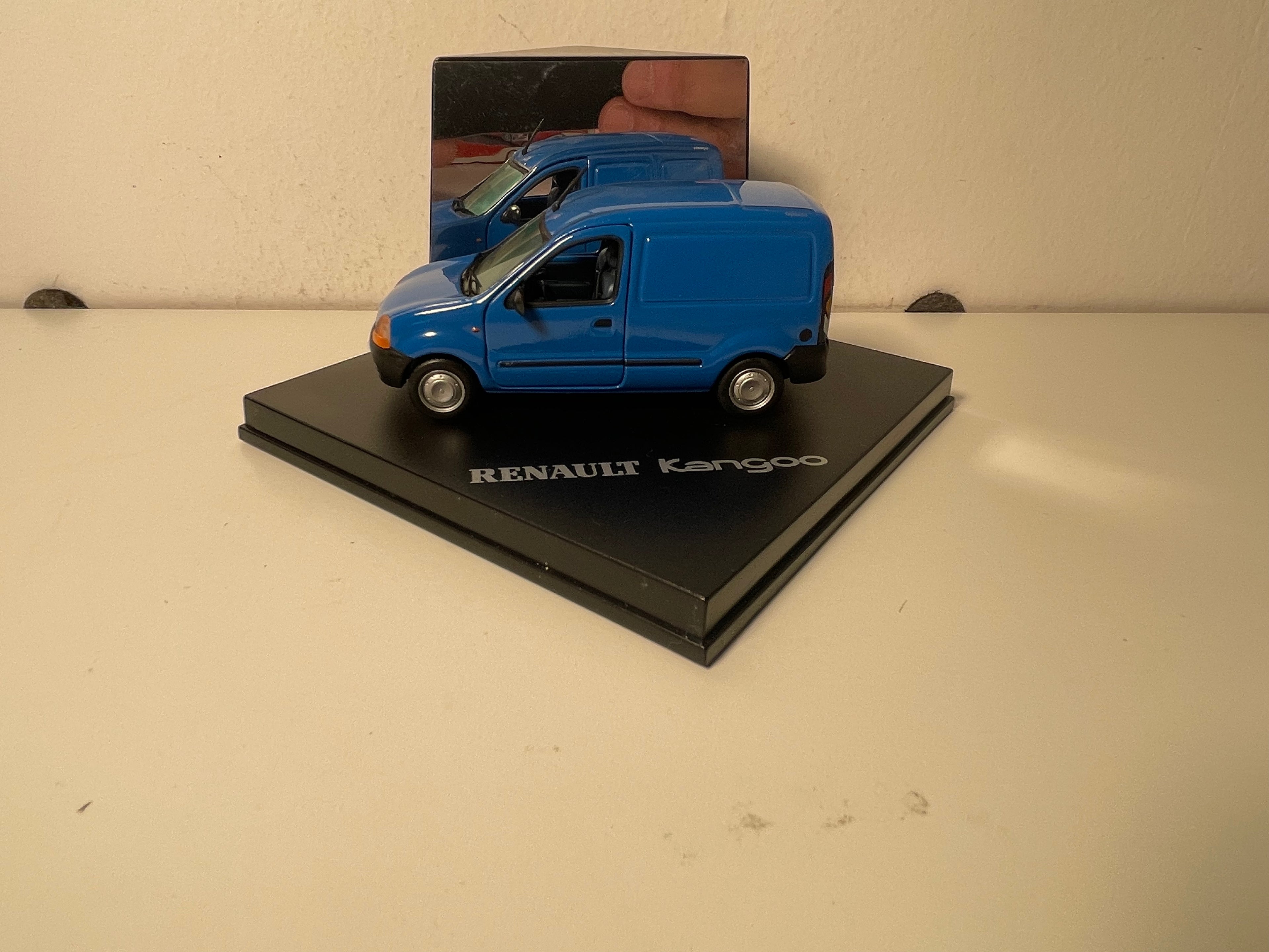 Renault Kangoo bleue - VITESSE