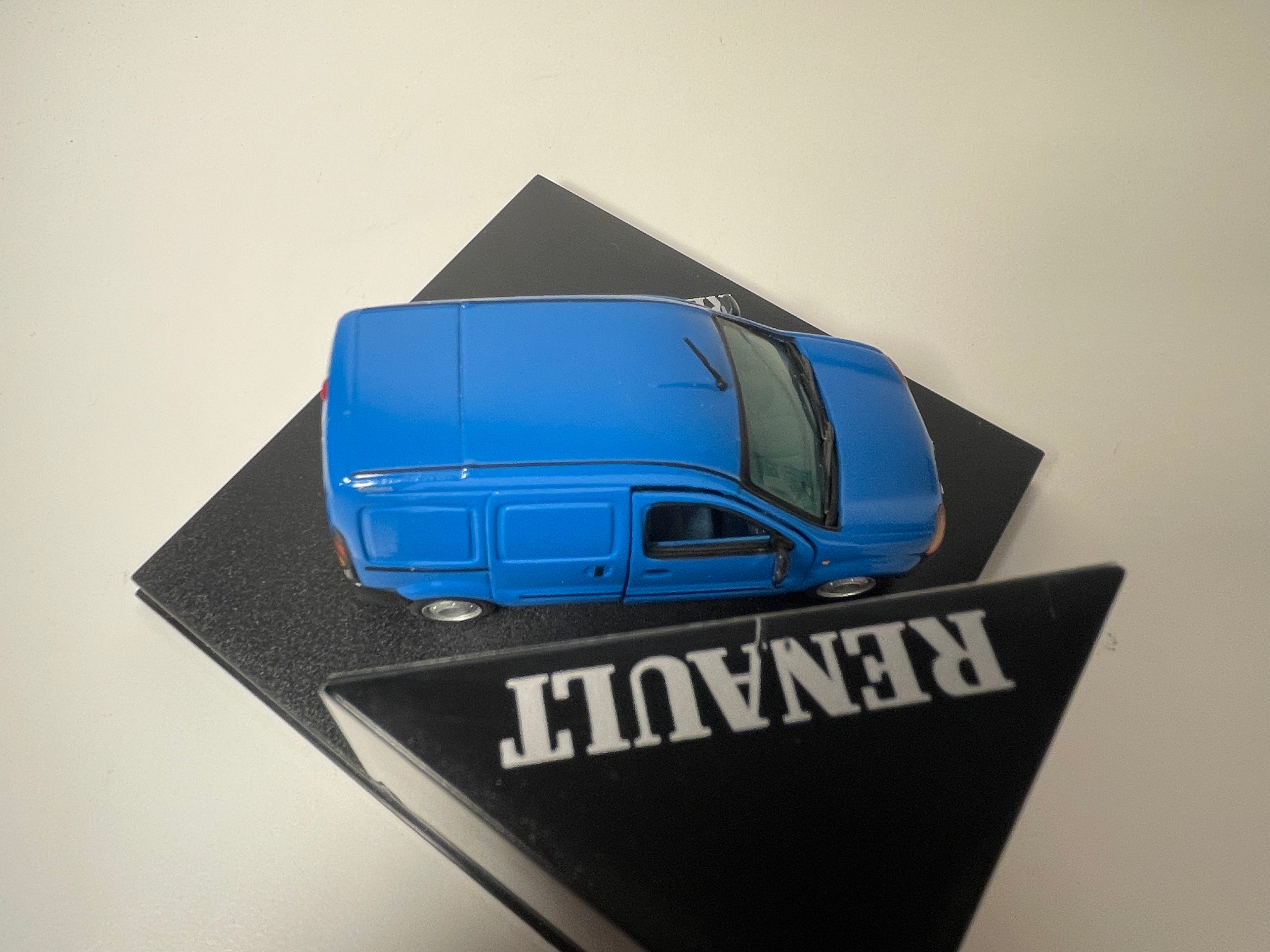 Renault Kangoo bleue - VITESSE