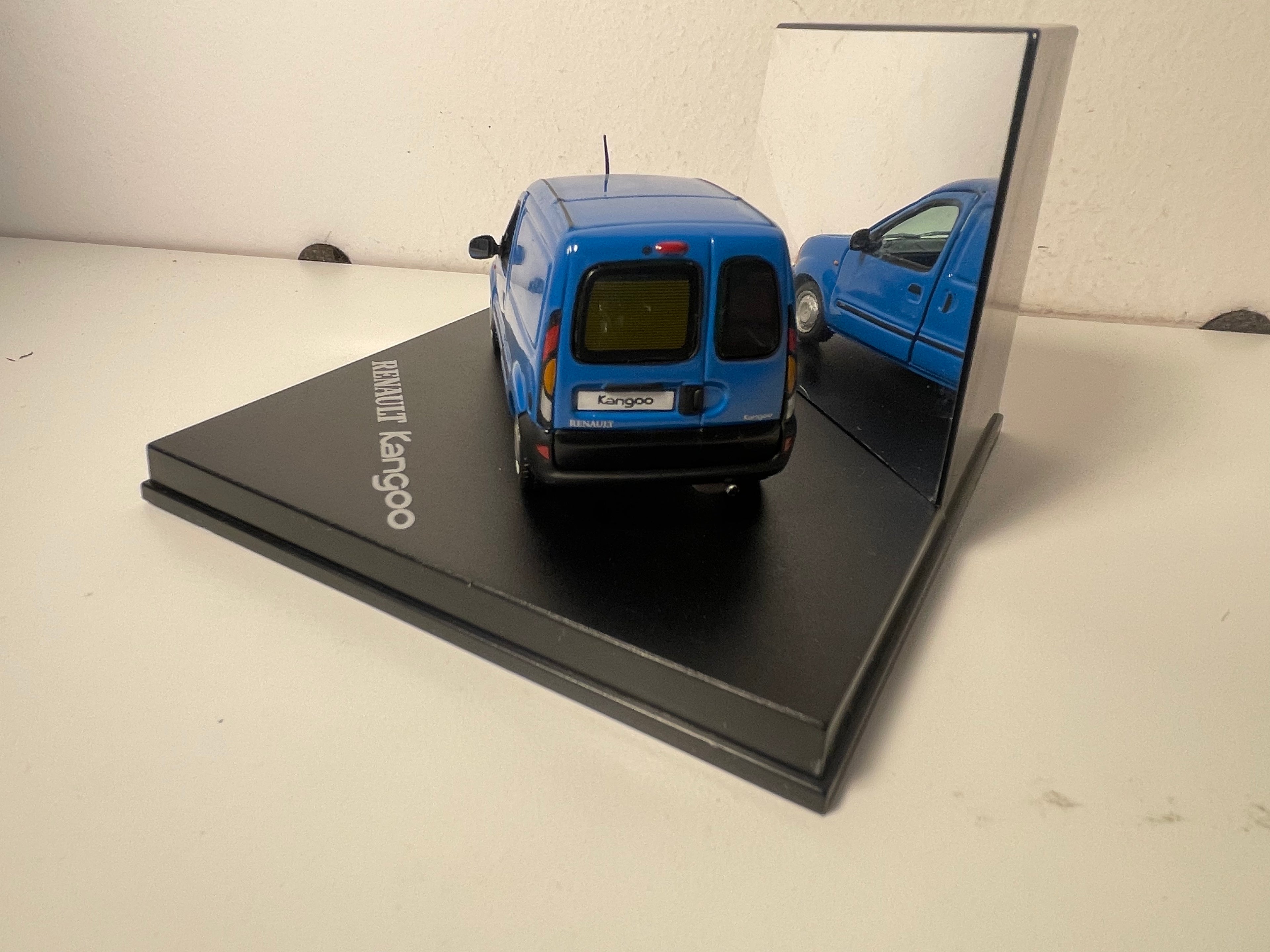 Renault Kangoo bleue - VITESSE