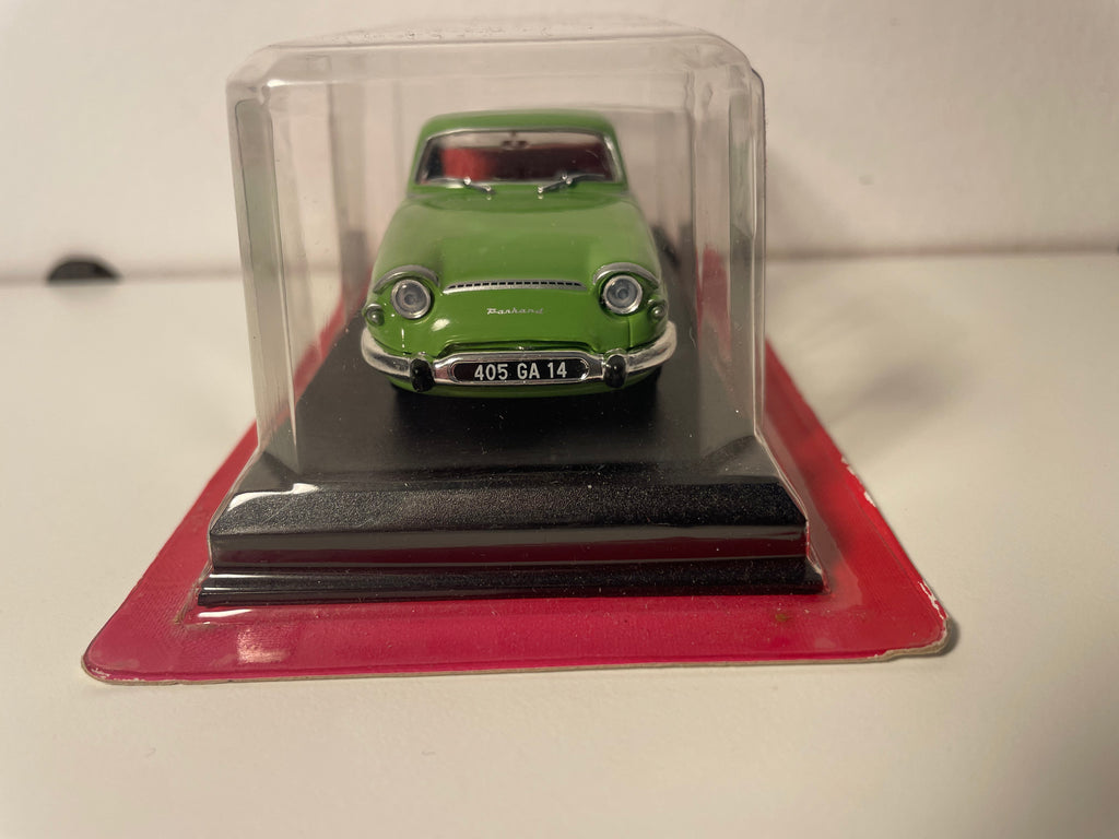 Panhard PL 17 verte de 1960 - Auto Plus