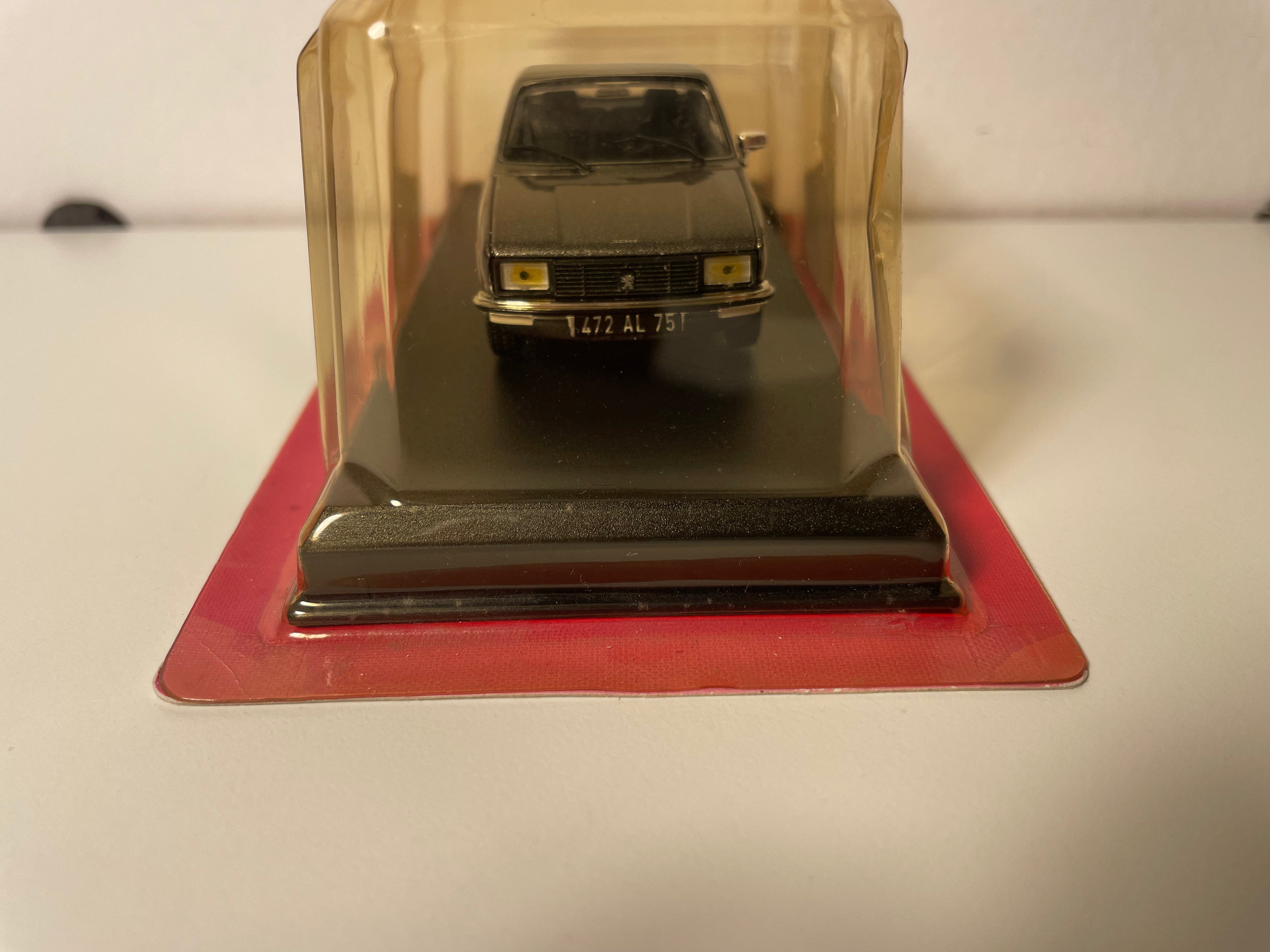 Peugeot 104 ZS grise foncée de 1976 - Auto Plus
