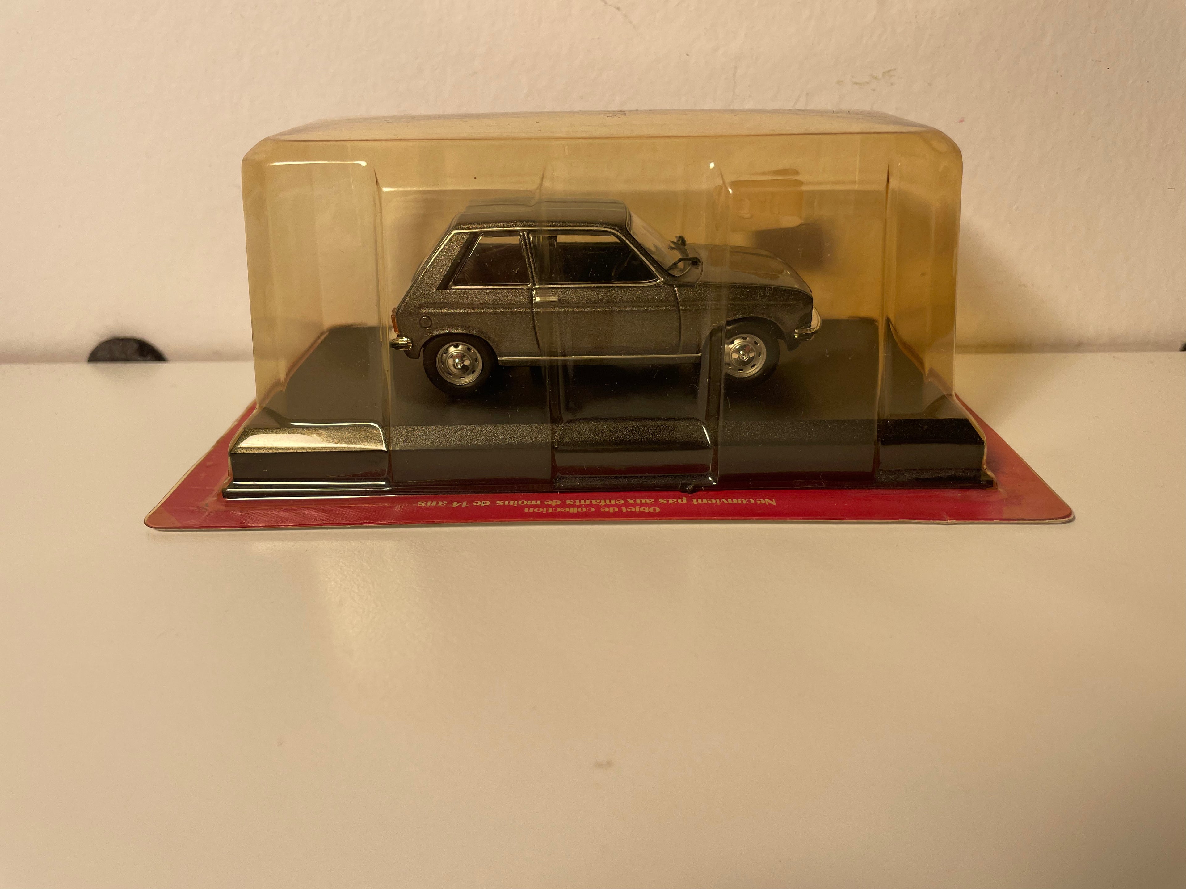 Peugeot 104 ZS grise foncée de 1976 - Auto Plus