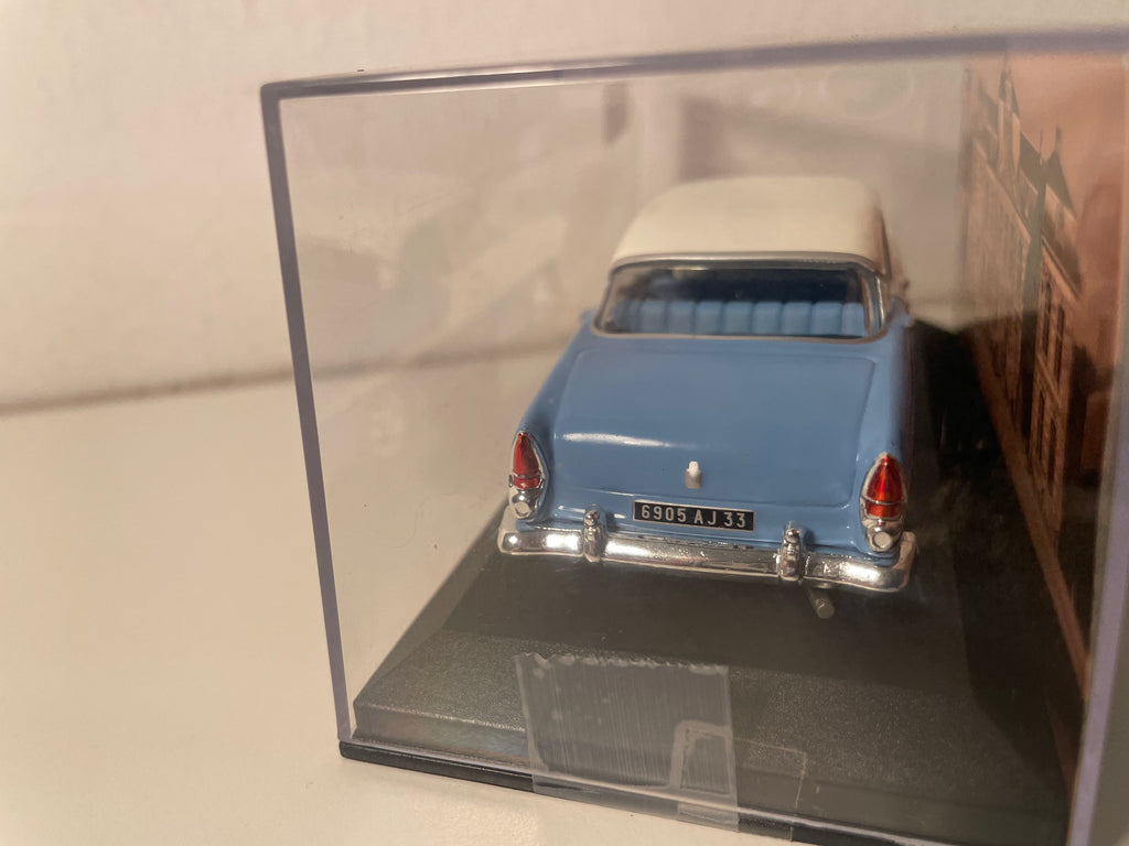 SIMCA Vedette Régence branco e azul de 1957
