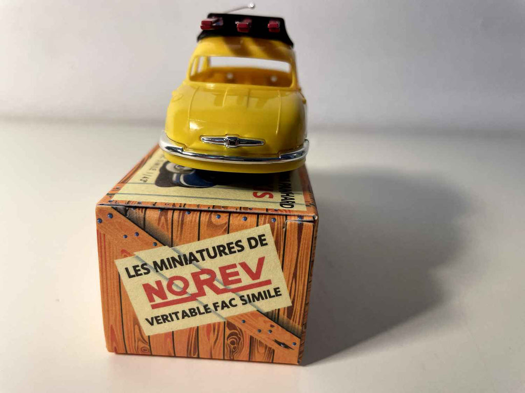 Panhard Dyna gialla con sci - NOREV (auto in plastica)