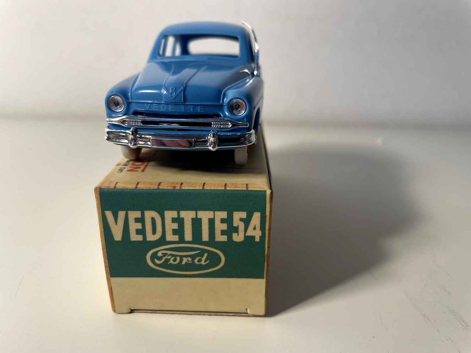 Ford Vedette 54 niebieska - NOREV (samochód z plastiku)