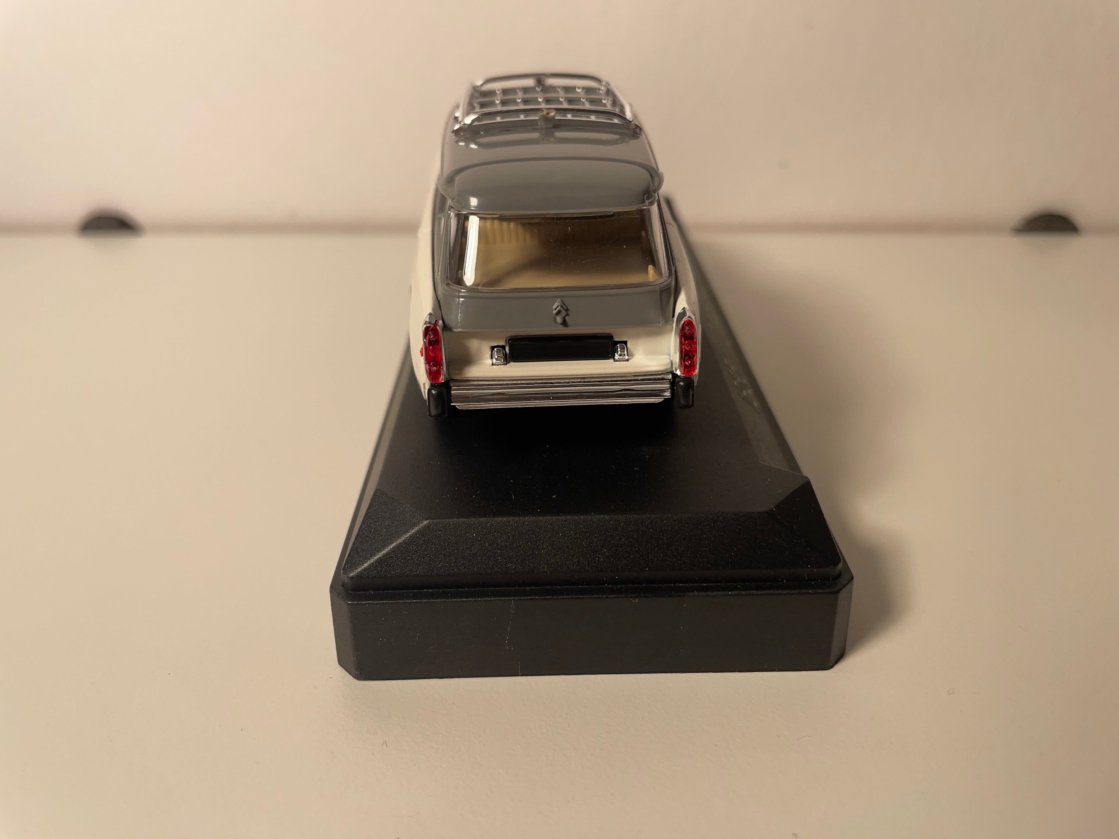 Citroën DS break blanca (blanco roto) y techo gris con galería - Solido referencia 1863