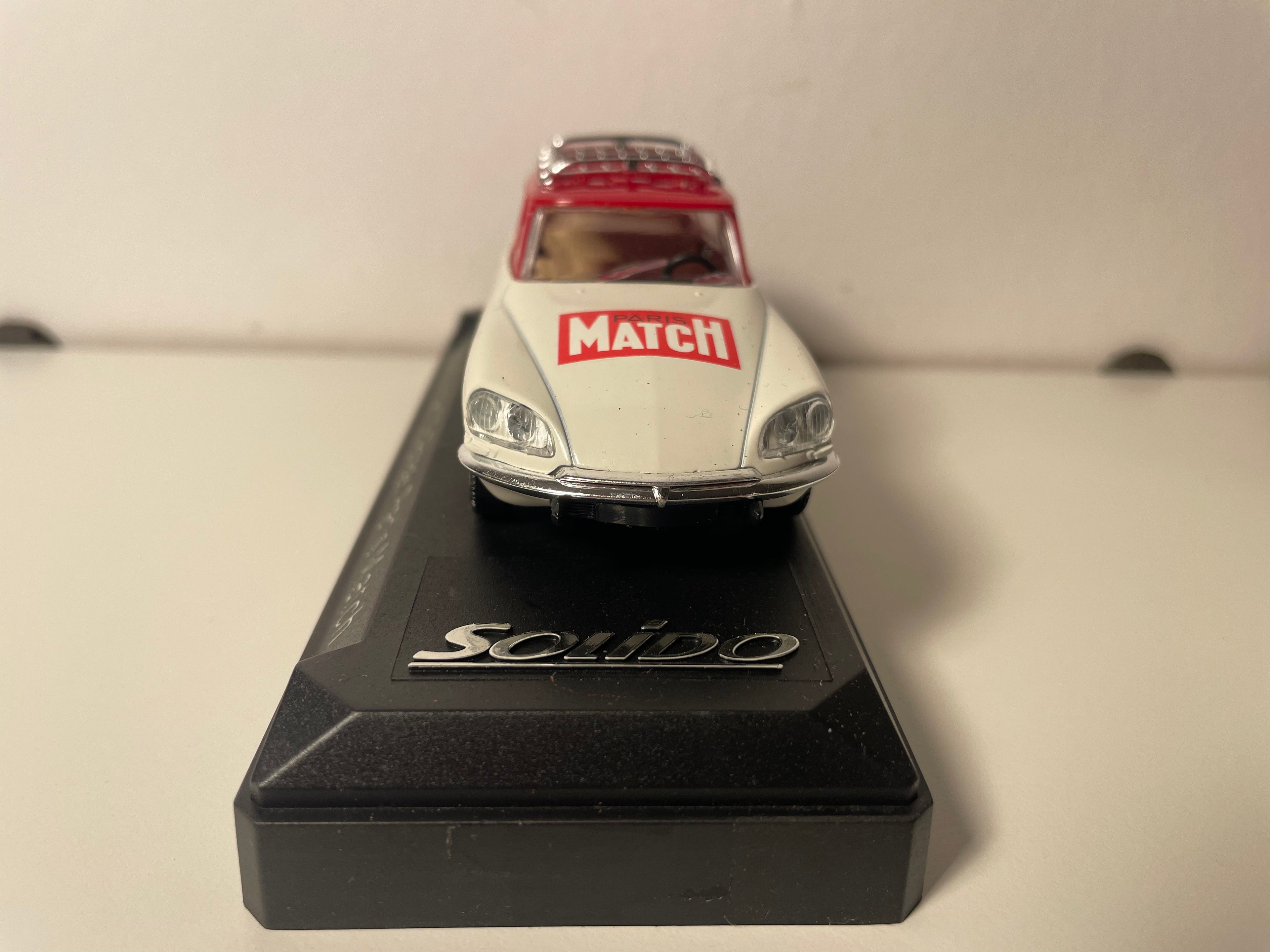 Citroën DS break blanco y rojo con galería PARIS MATCH - Solido referencia 1866