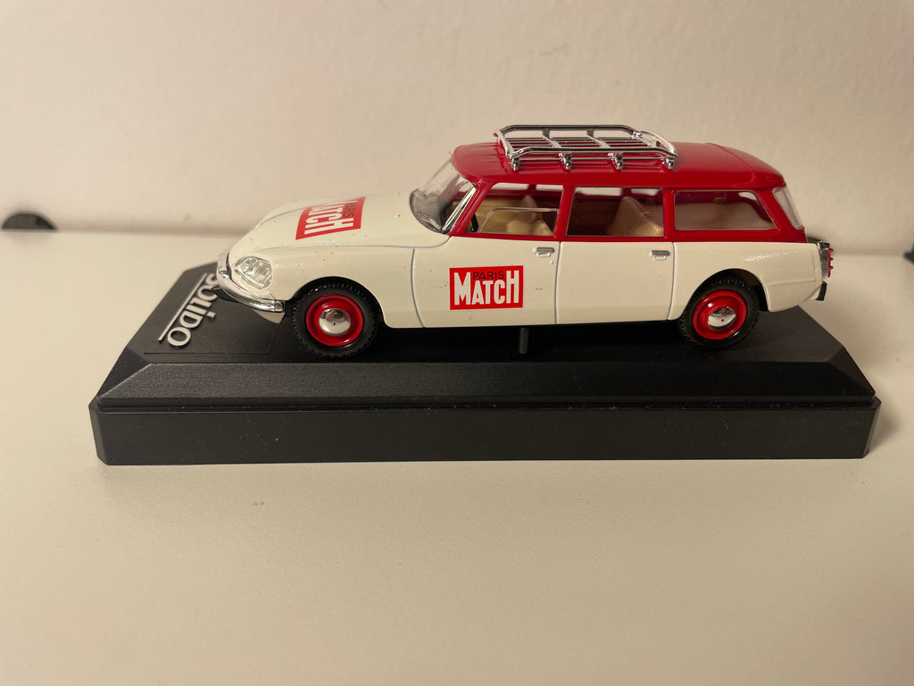 Citroën DS Break in Weiß und Rot mit PARIS MATCH Dachträger - Solido Referenz 1866