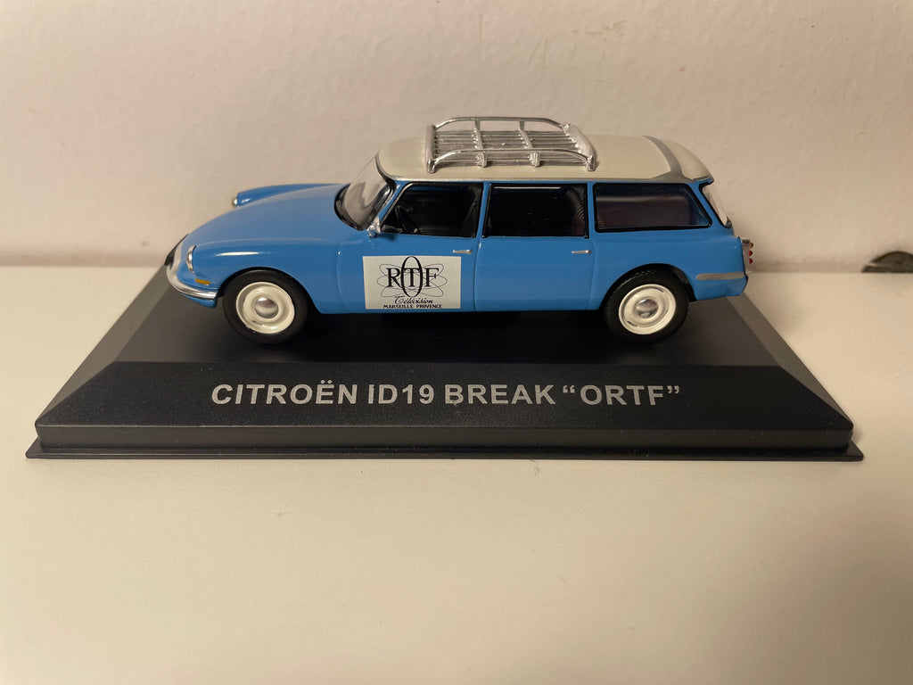 Citroën ID 19 break blau und Dach in gebrochenem Weiß mit ORTF-Galerie
