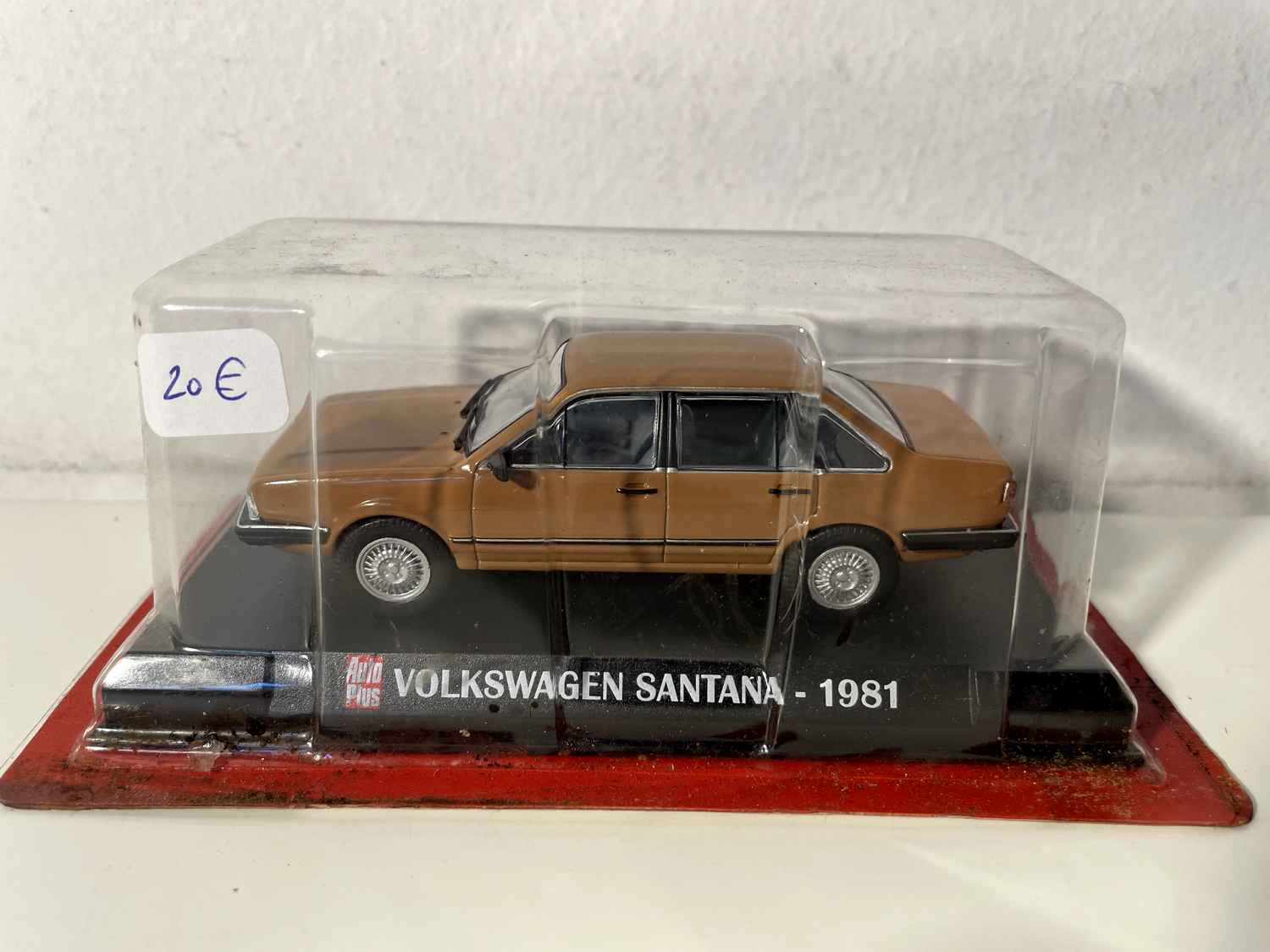 Volkswagen Santana marrom de 1981 - Auto Plus