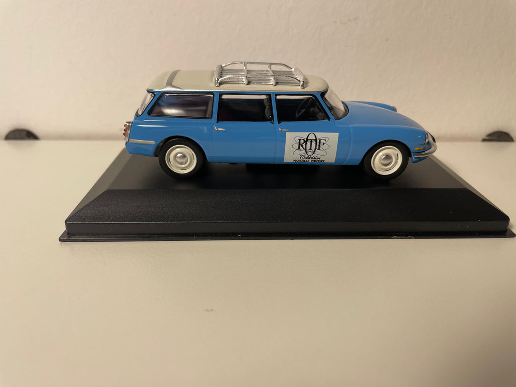 Citroën ID 19 break blau und Dach in gebrochenem Weiß mit ORTF-Galerie