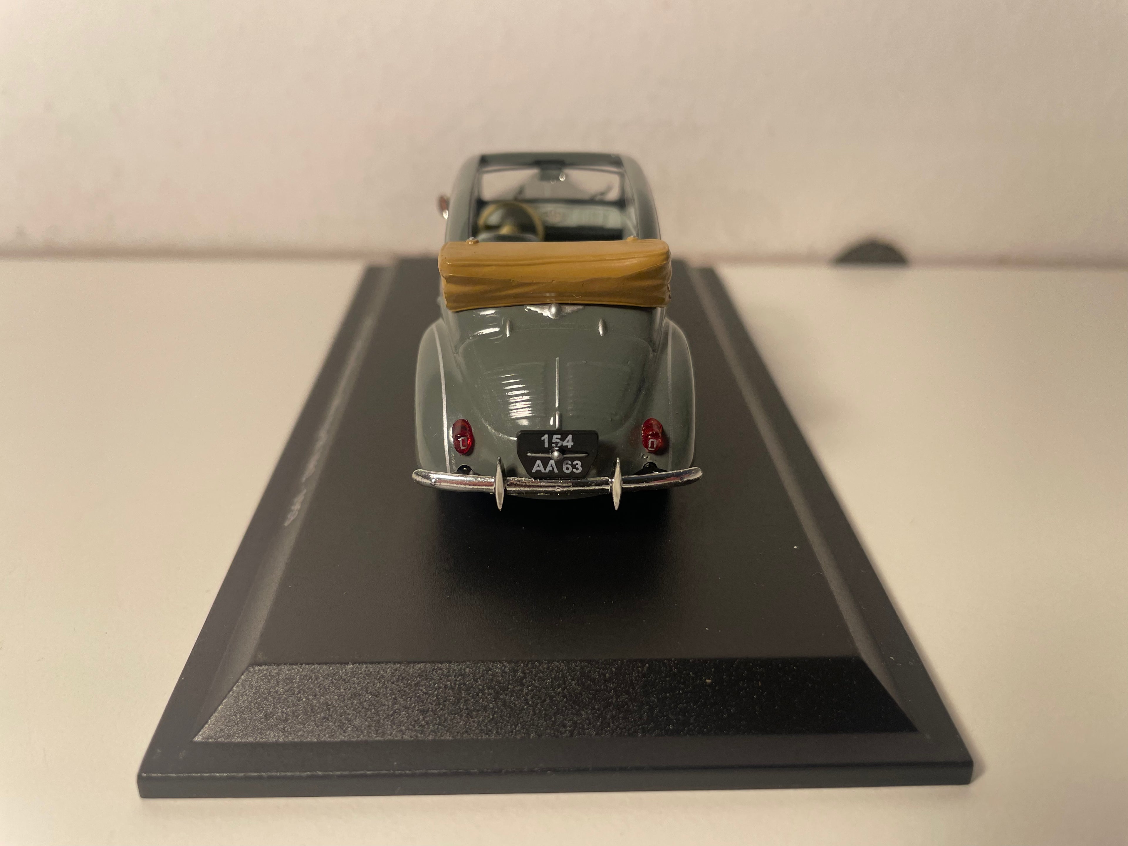 Renault 4 CV berlina grigia scura scoperta tipo R 1062 del 1953 (blister)