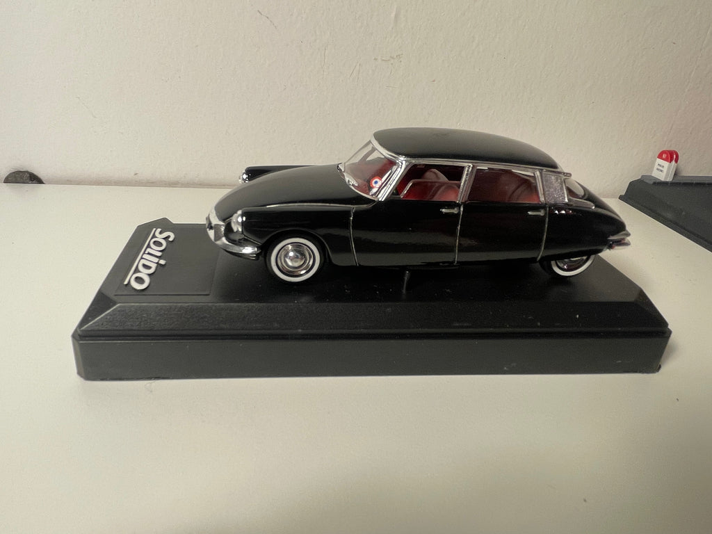 Citroën DS Offiziell schwaarz - Solido Referenz 4566