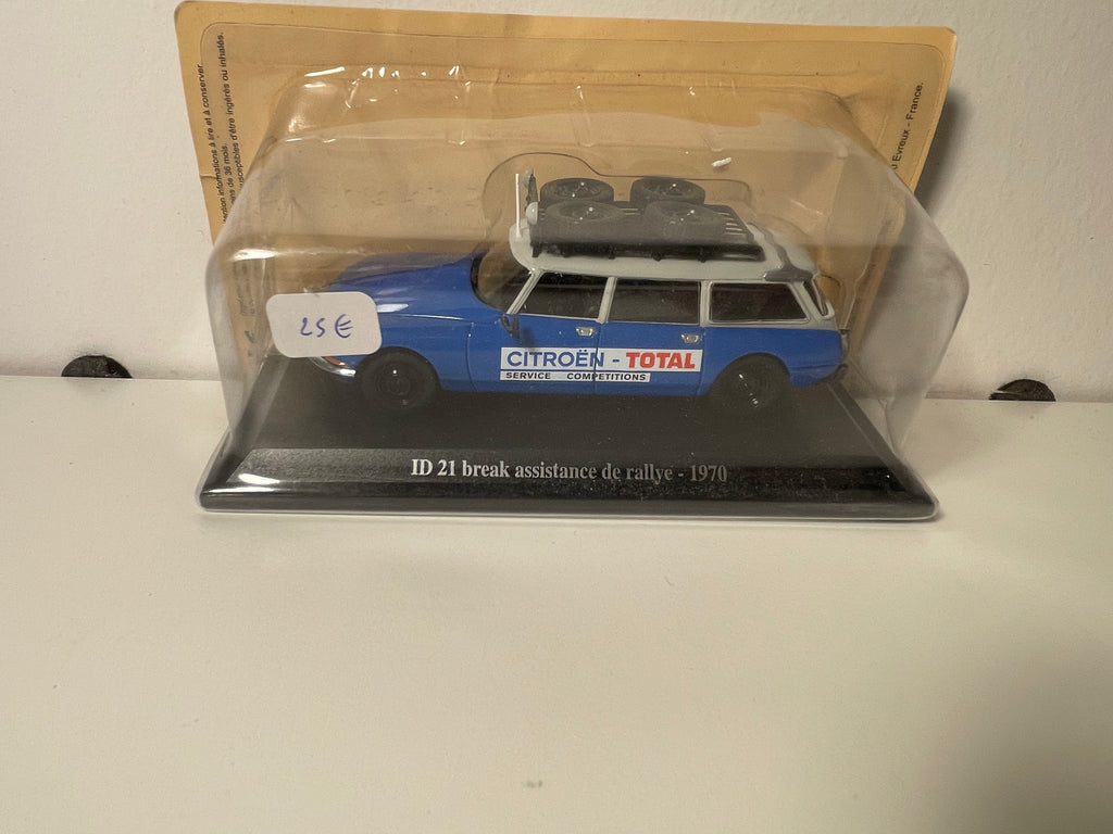 Citroën ID 21 break assistance de rallye  de 1970 bleue et toit blanc cassé avec galerie et pneus sur la galerie (sous blister)