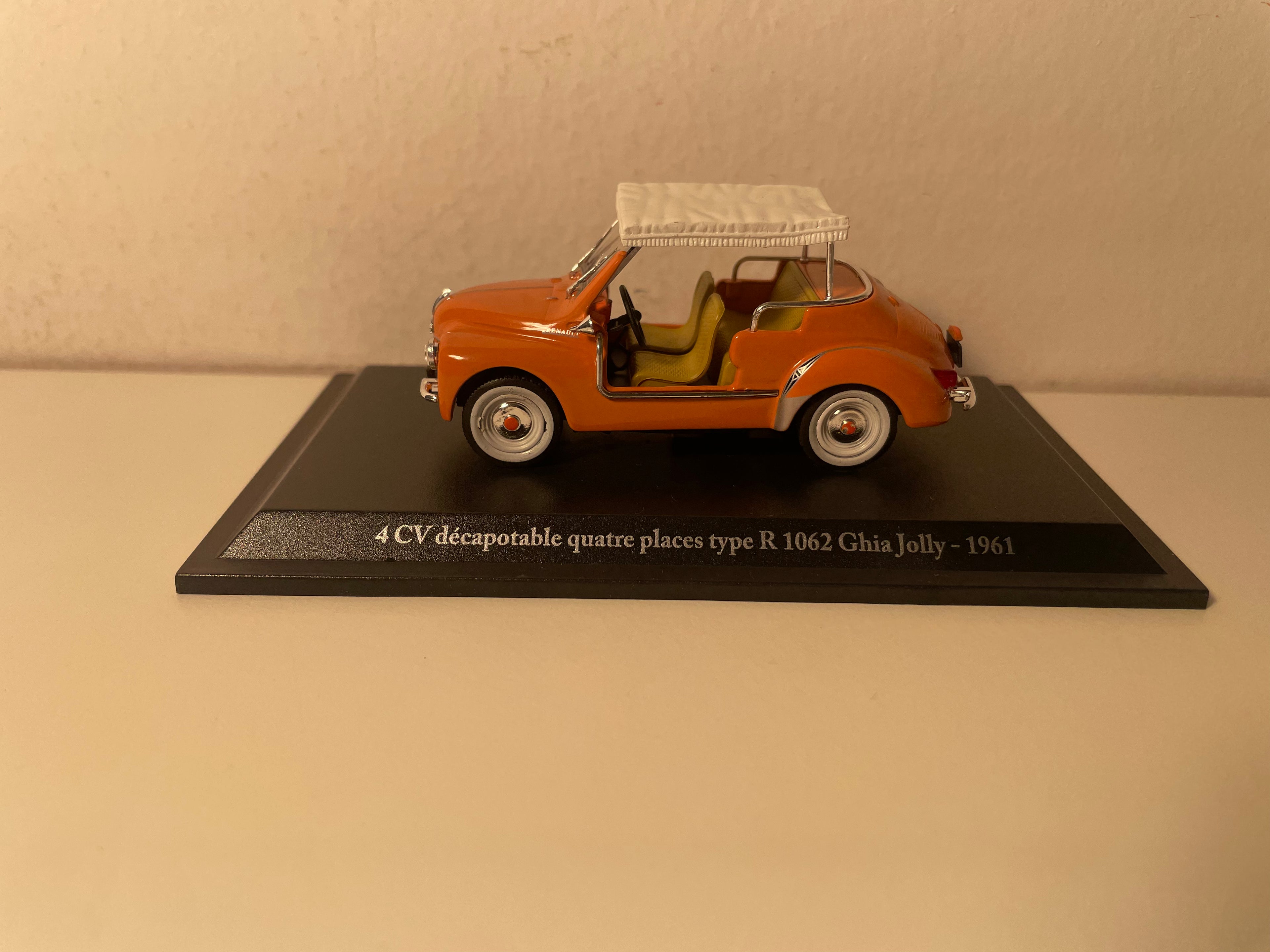 Renault 4 CV Cabrio orangene Farbe? Vier Sitze Typ R 1062 GHIA JOLLY von 1961 (Blister)